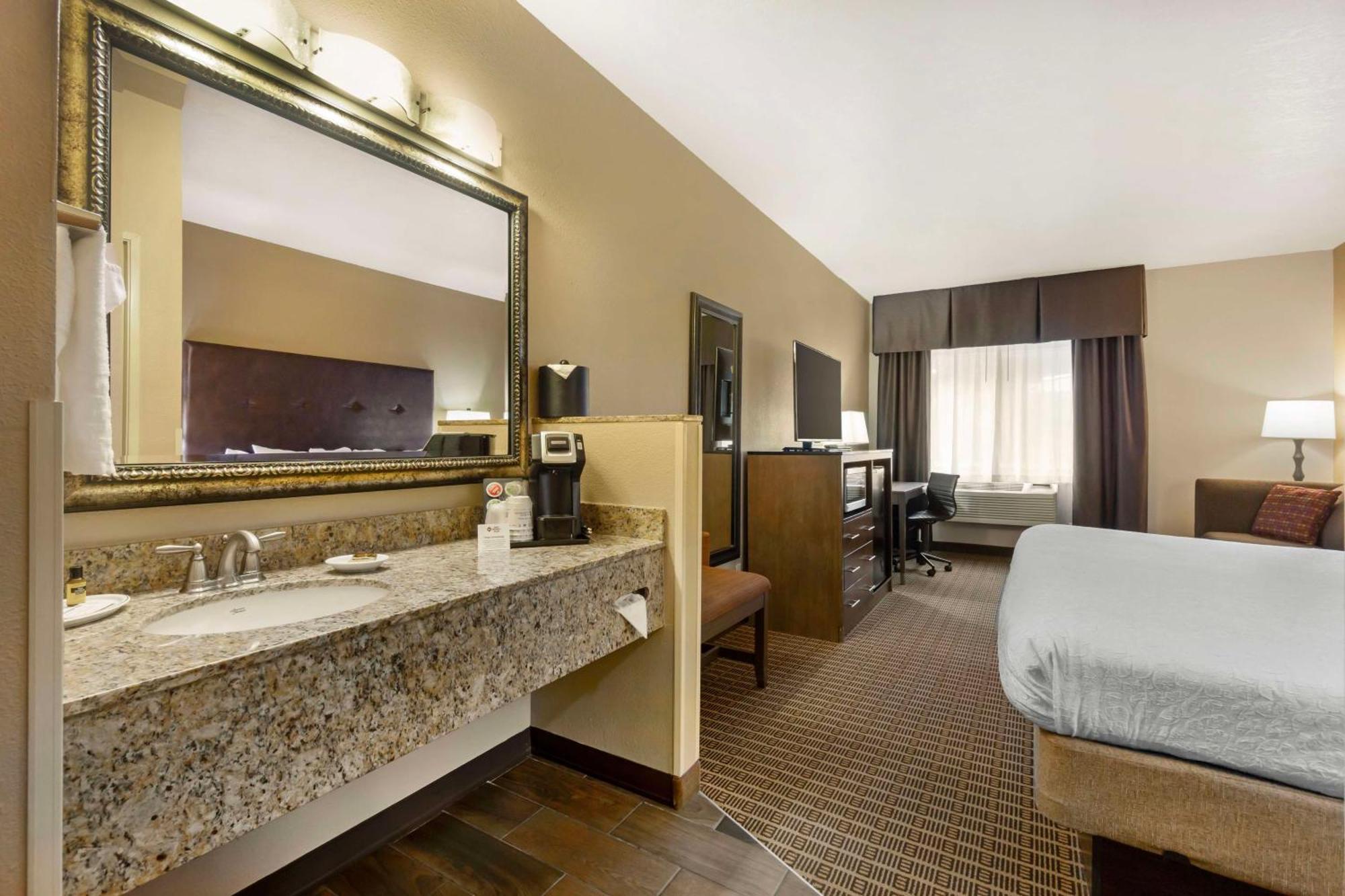 Mini King Suite Sofa Bed Non-Smoking