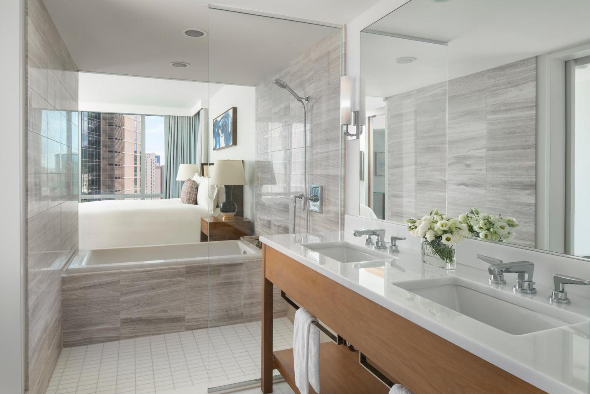 Deluxe Corner Suite Ocean View