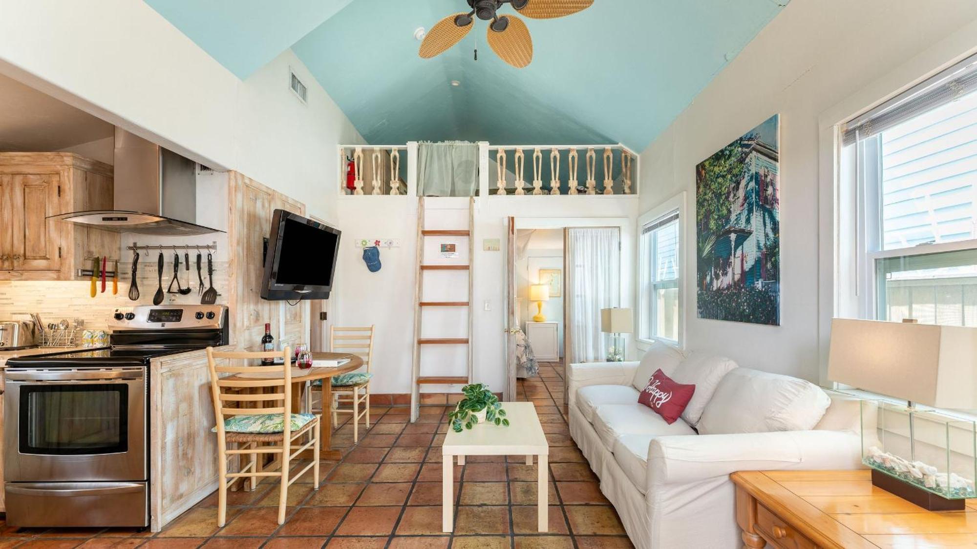 Holiday Home,1743641748:JPEG