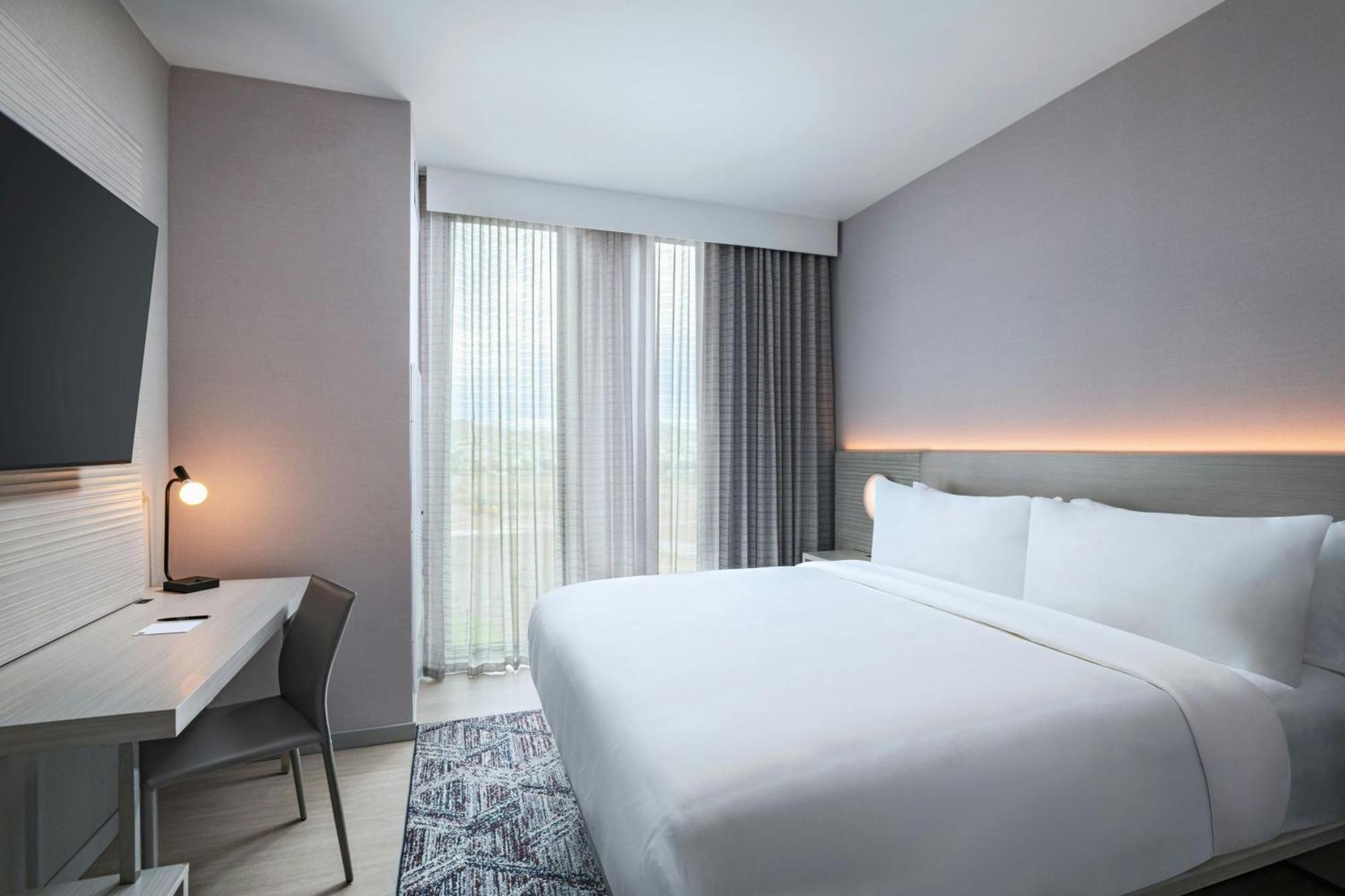 Metro King Room