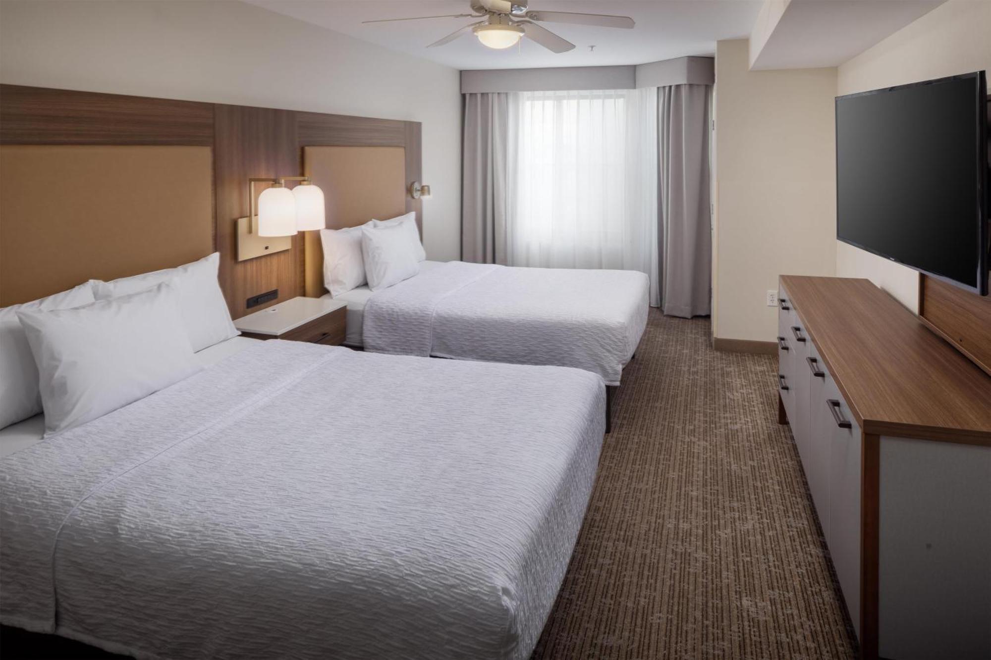 One-Bedroom Queen Suite with Two Queen Beds - Non-Smoking