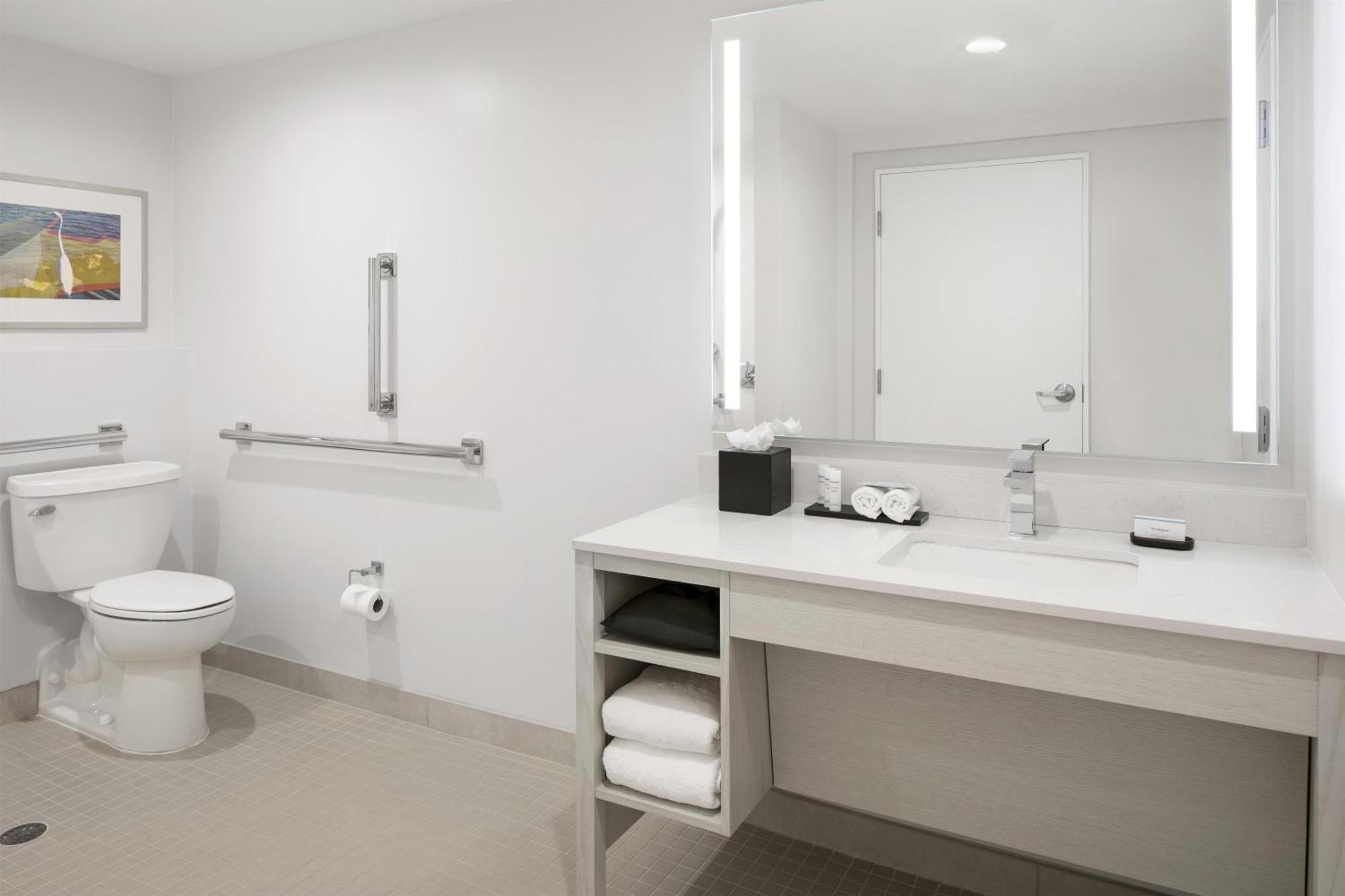 Two Queen Suite/Disability Access with Roll- in Shower - Non-Smoking