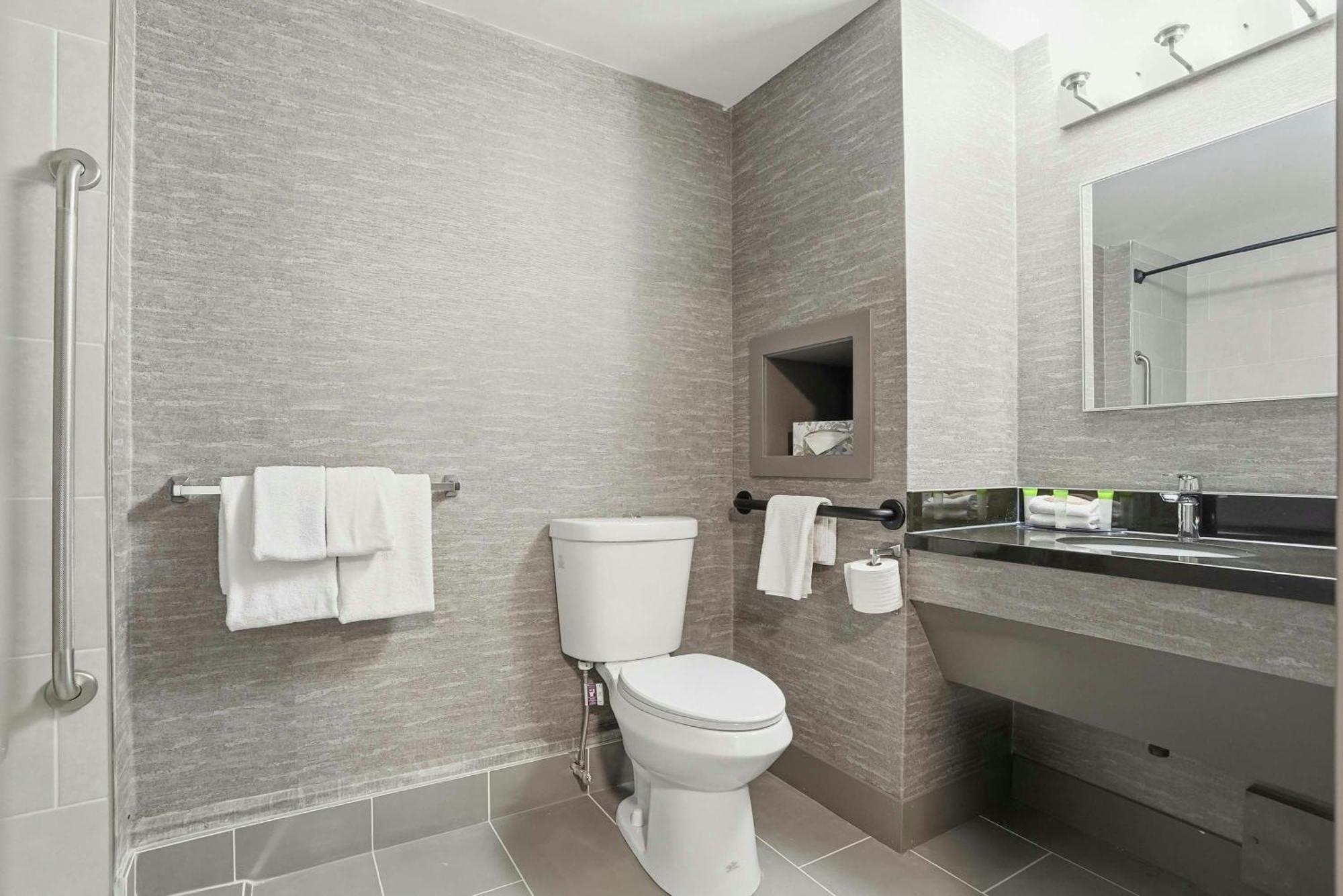 Accessible Room, 1 Queen Bed