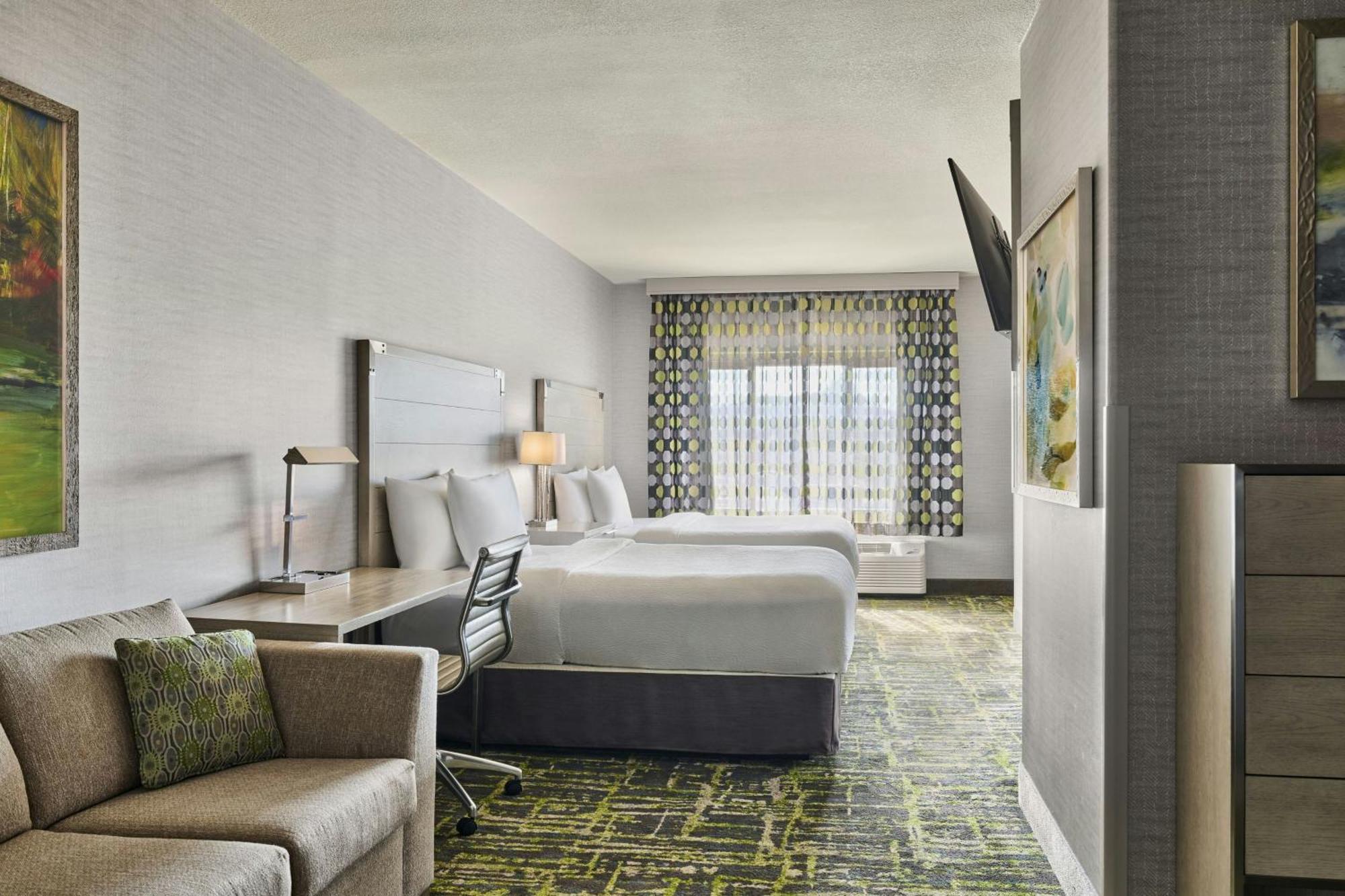 Queen Suite Two Queen Beds Sofa Bed