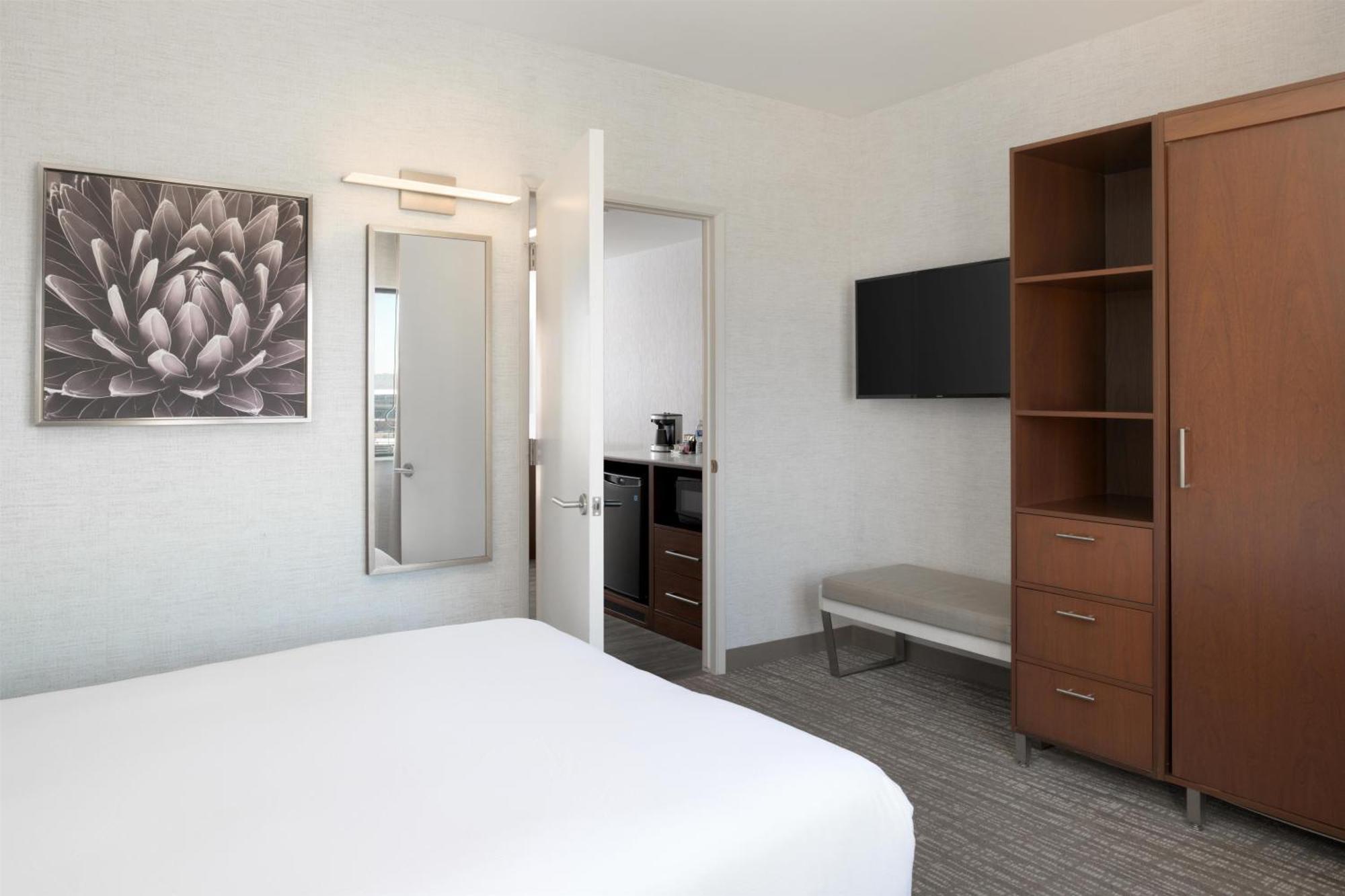 One-Bedroom Suite One Queen Bed Tub Mobility Accessible