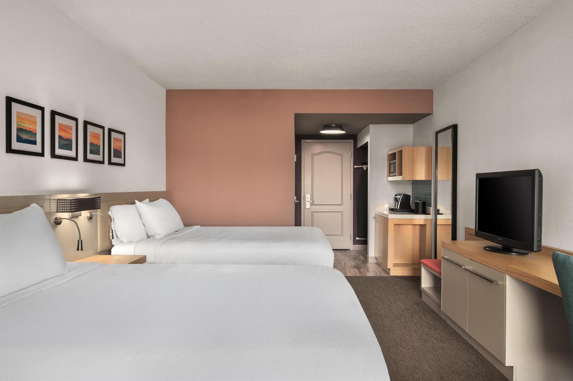 Queen Room Two Queen Beds Hearing Access