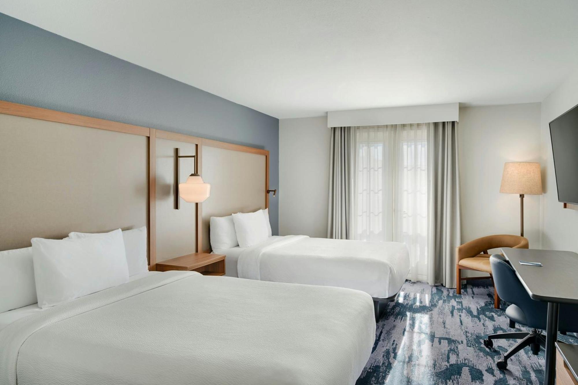 Queen Room with Two Queen Beds and Roll-In Shower - Mobility Access/Hearing Accessible