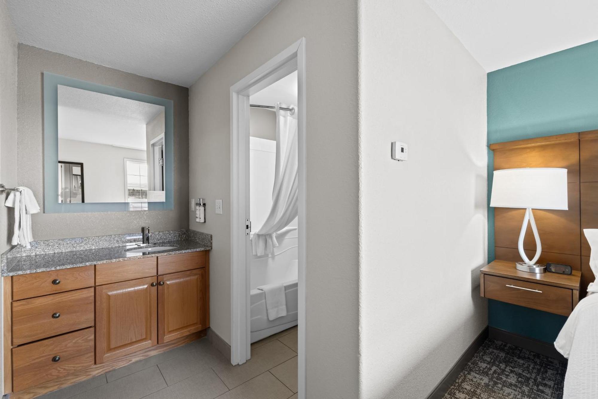 One-Bedroom Queen Suite