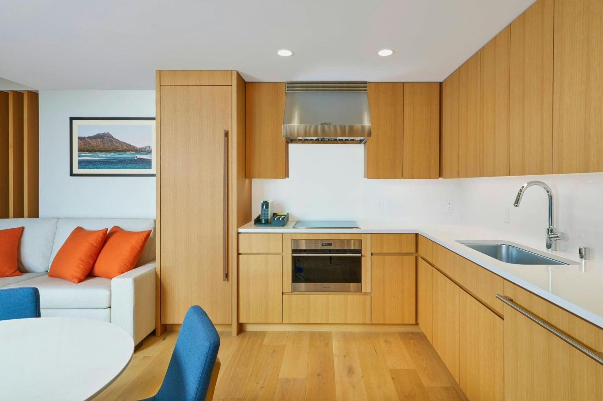 One-Bedroom Residential King Suite Sofa Bed Ocean View