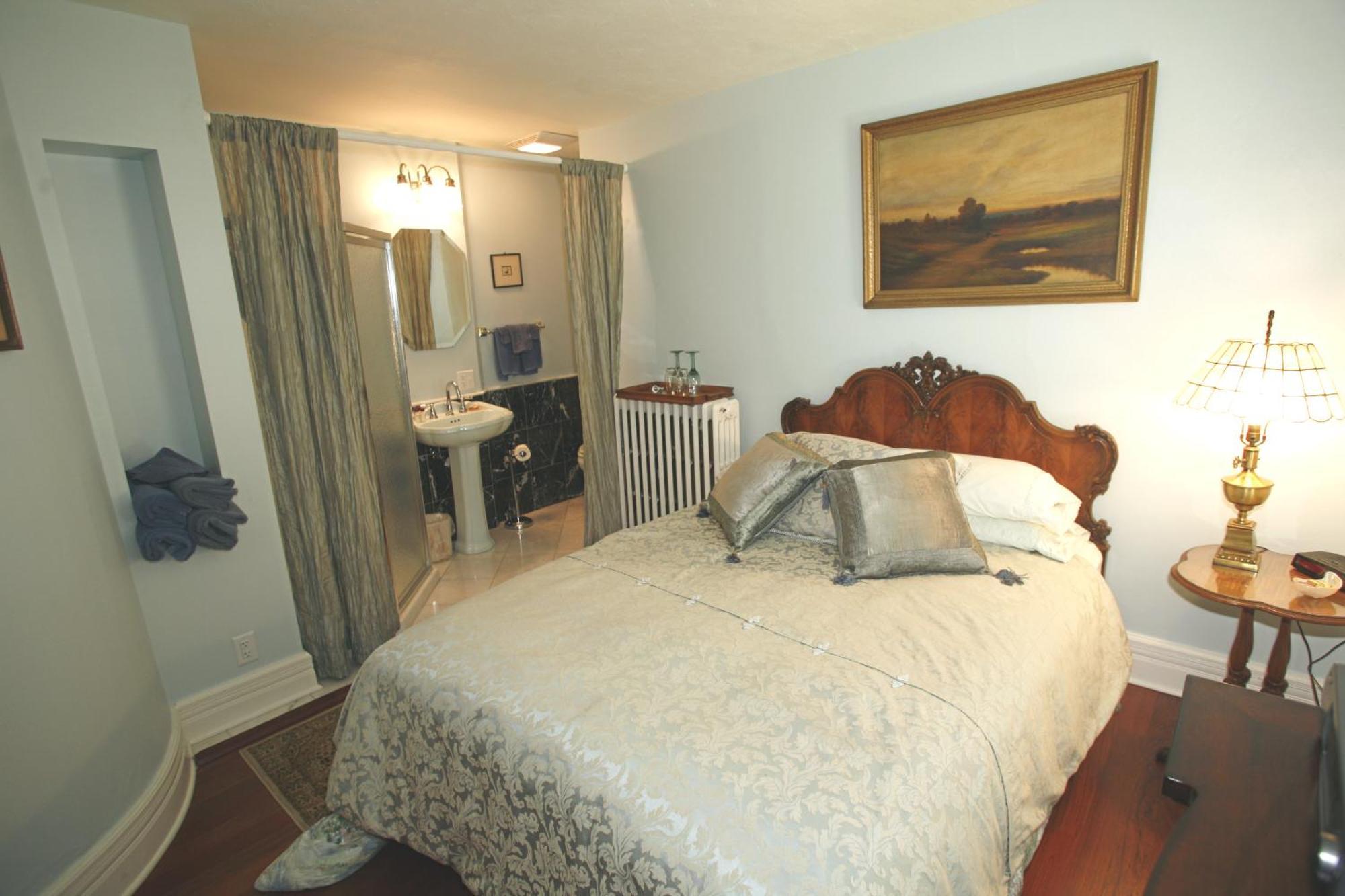 Double Room with Private Bathroom