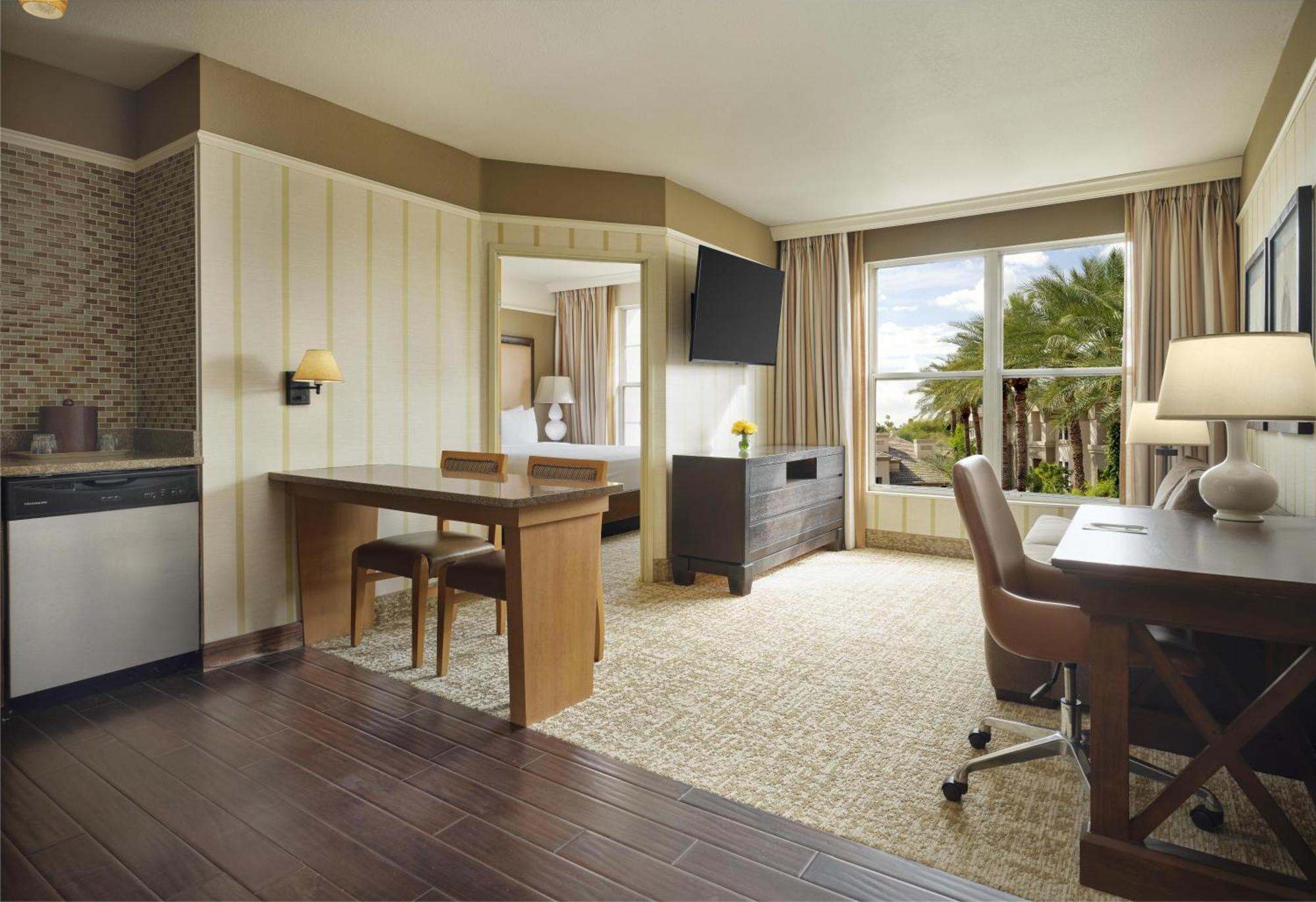One-Bedroom King Suite with Courtyard View
