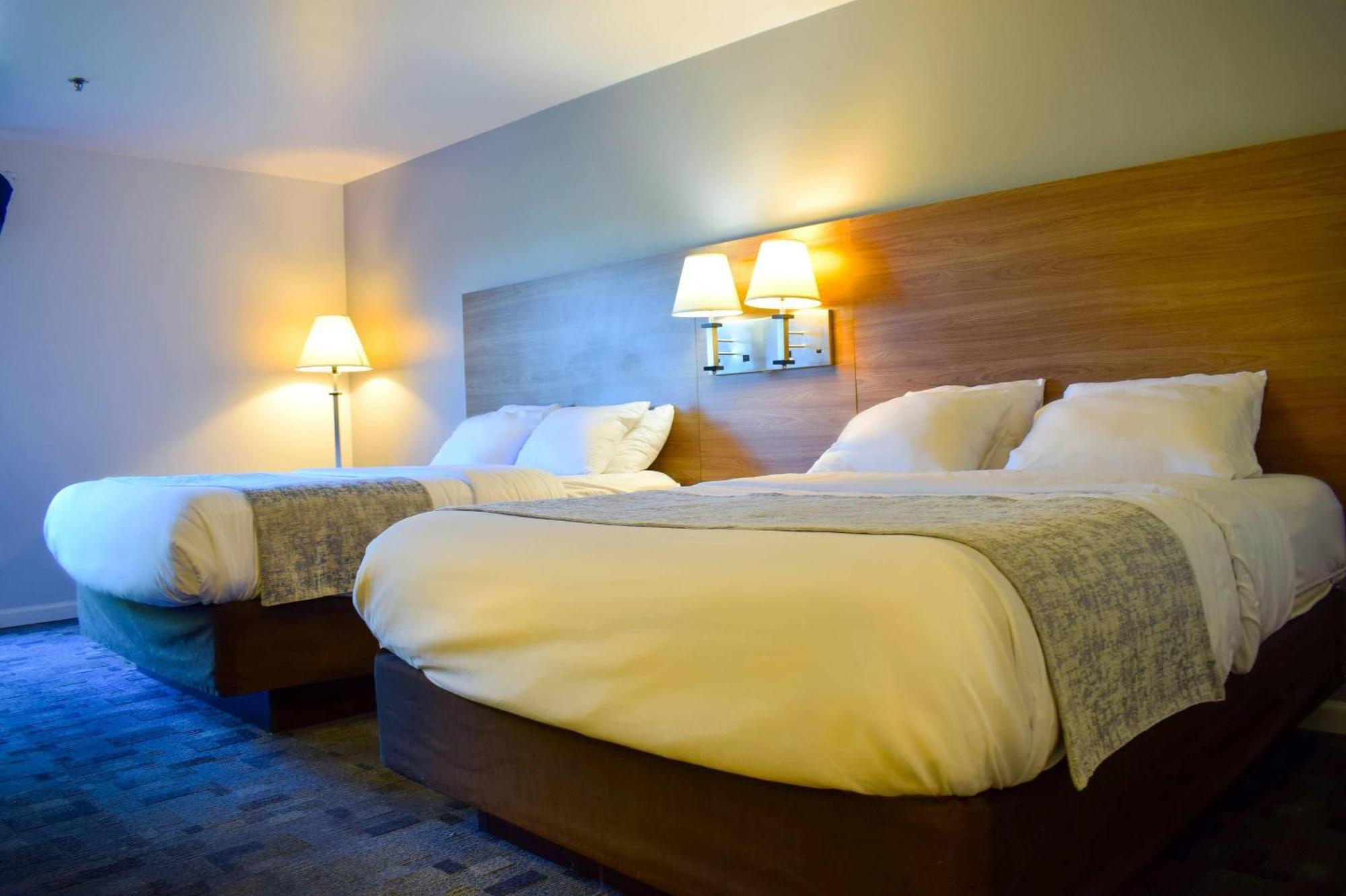 Queen Room Two Queen Beds
