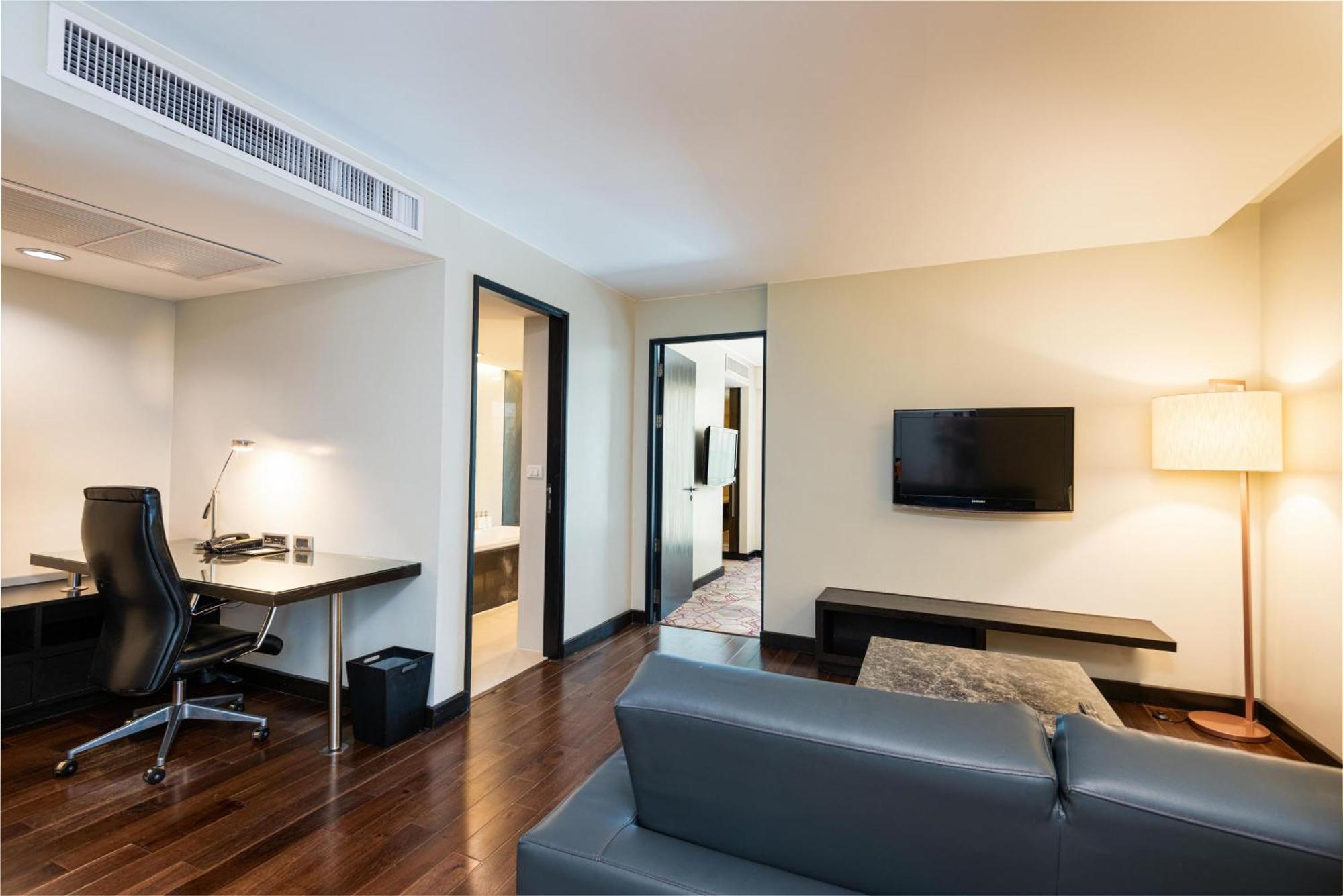 One-Bedroom Suite with Balcony