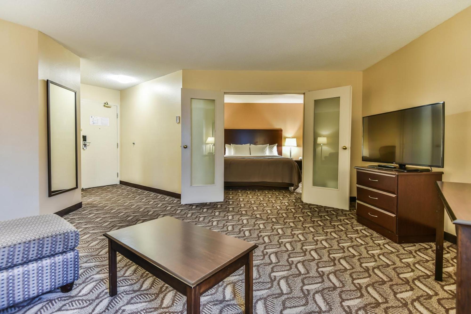 Queen Suite with Two Queen Beds - Upper Floor/Not Pet Friendly/Non-Smoking