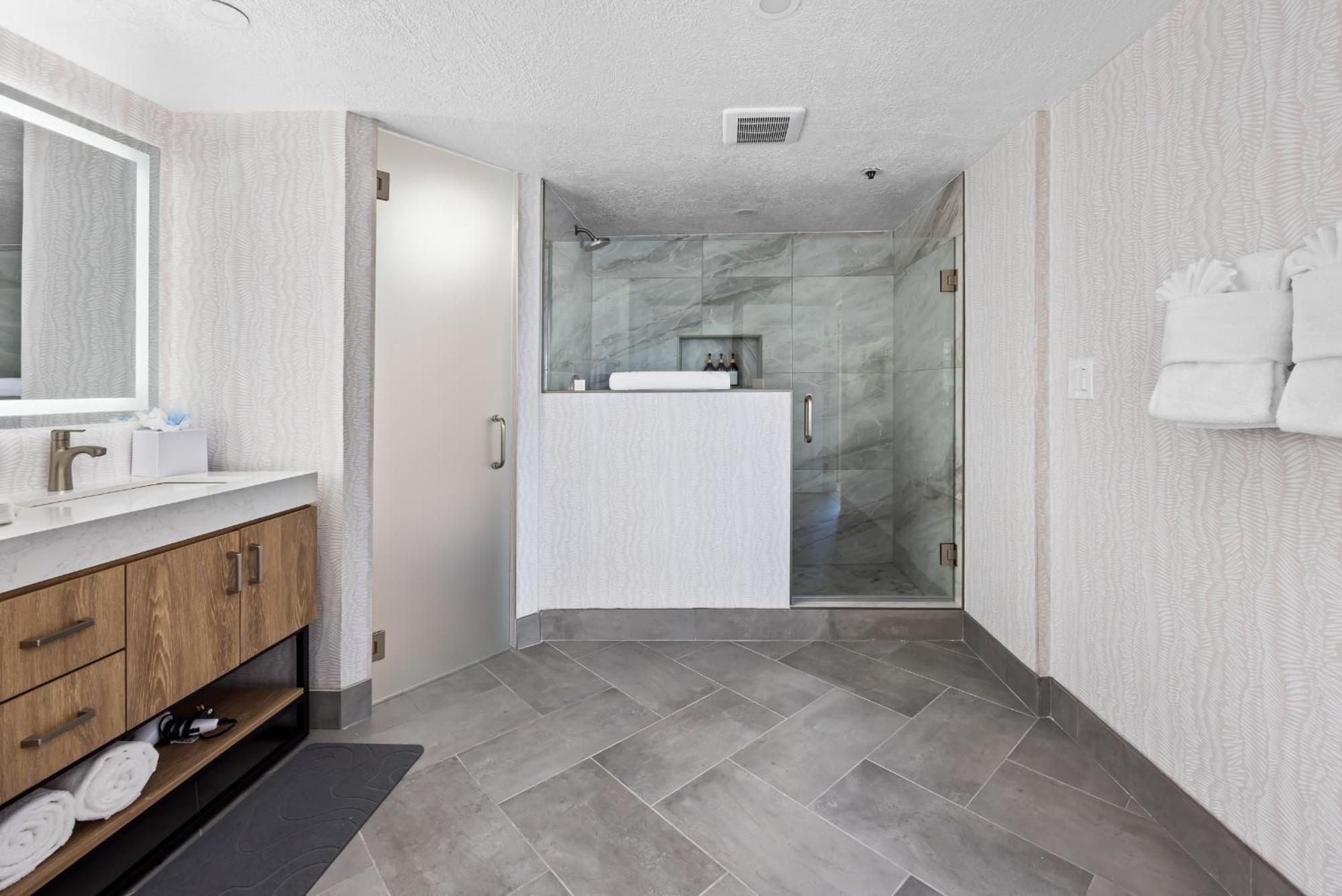 Corner Suite Non Pet Friendly