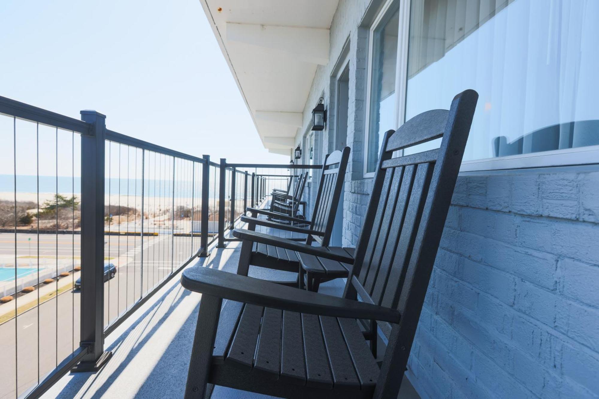 King Bed w or Sleeper Sofa Side Ocean View