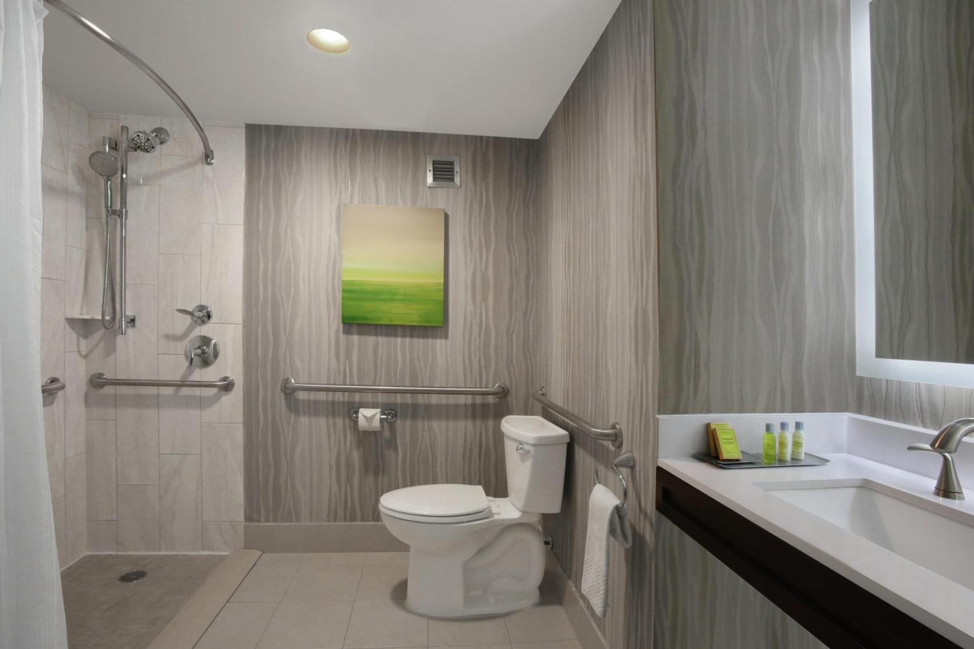 King Room with Roll In Shower - Disability Access/Non-Smoking
