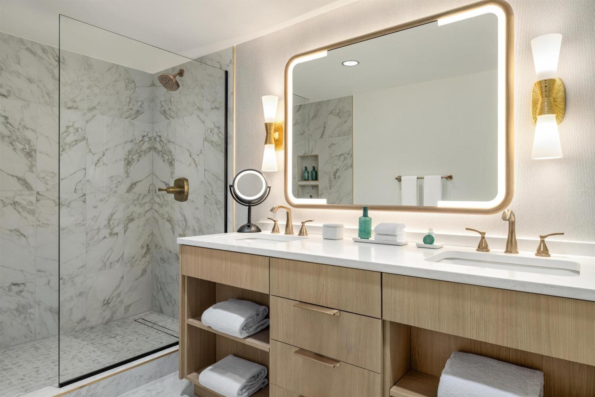 Villa with One King Bed and Two Queen Beds - Roll-In Shower - Mobility Accessible