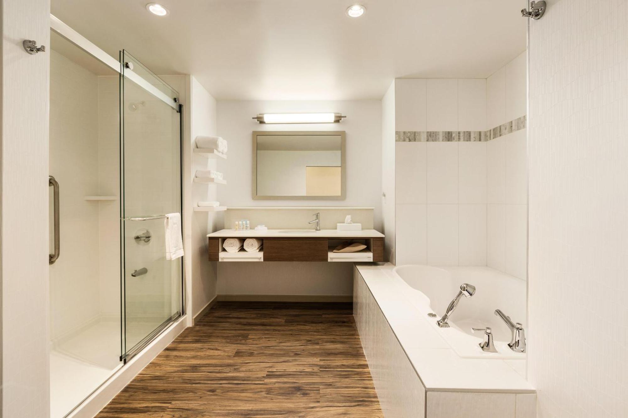 King Room with Sofa Bed and Whirlpool- Non-Smoking