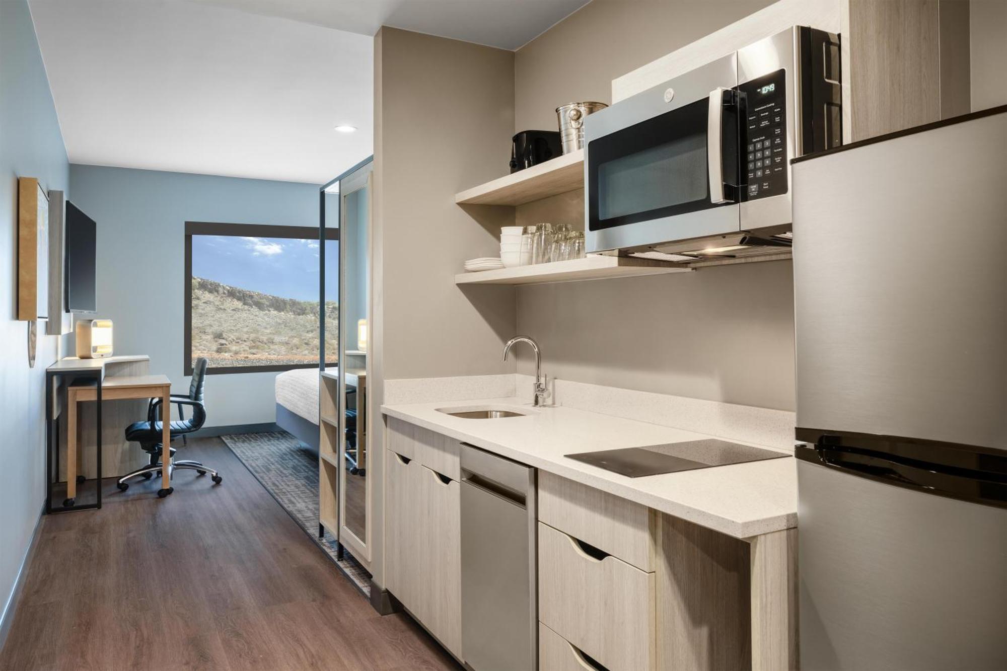 King Room with Kitchenette - Non-Smoking