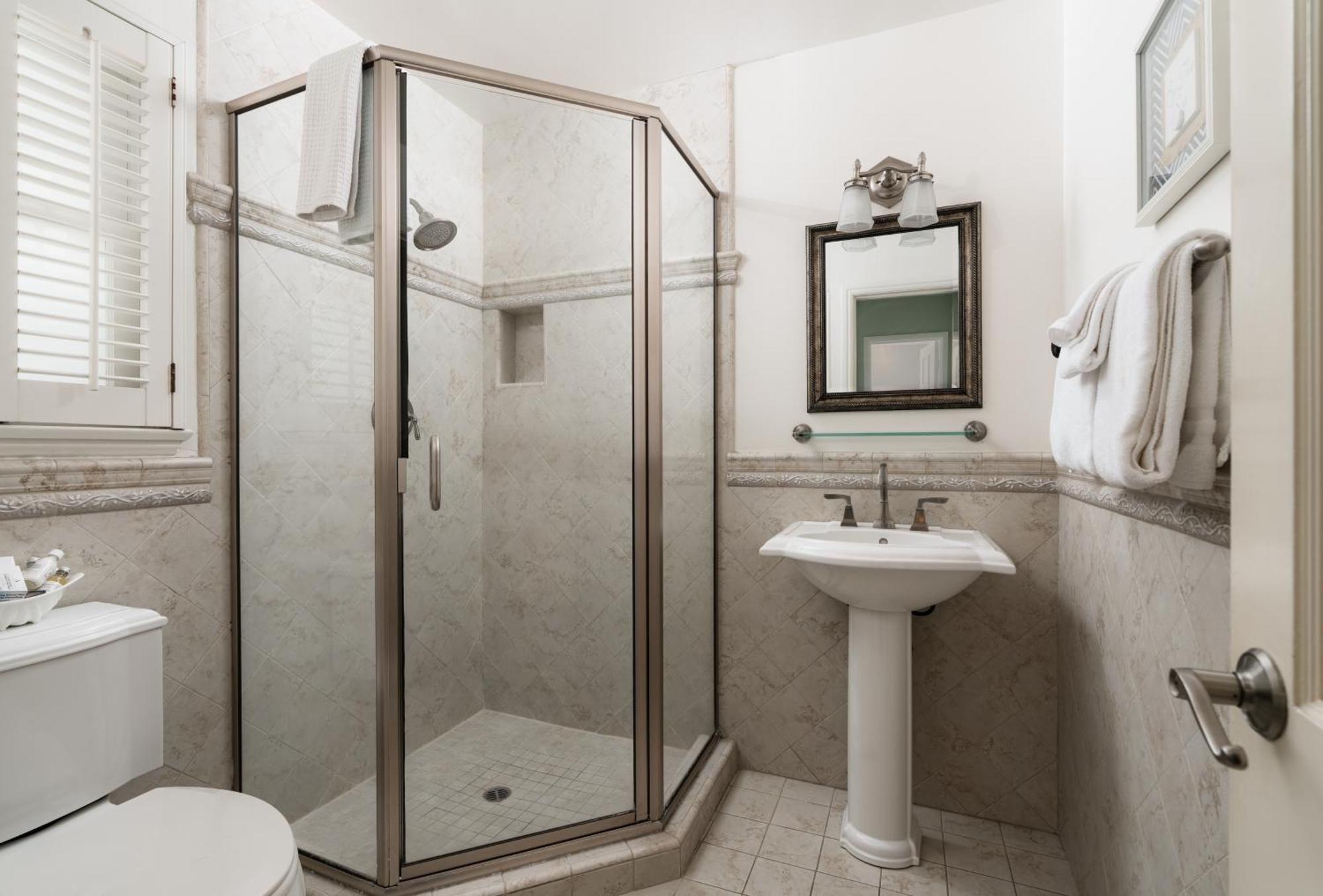 King/Twin Deluxe Room