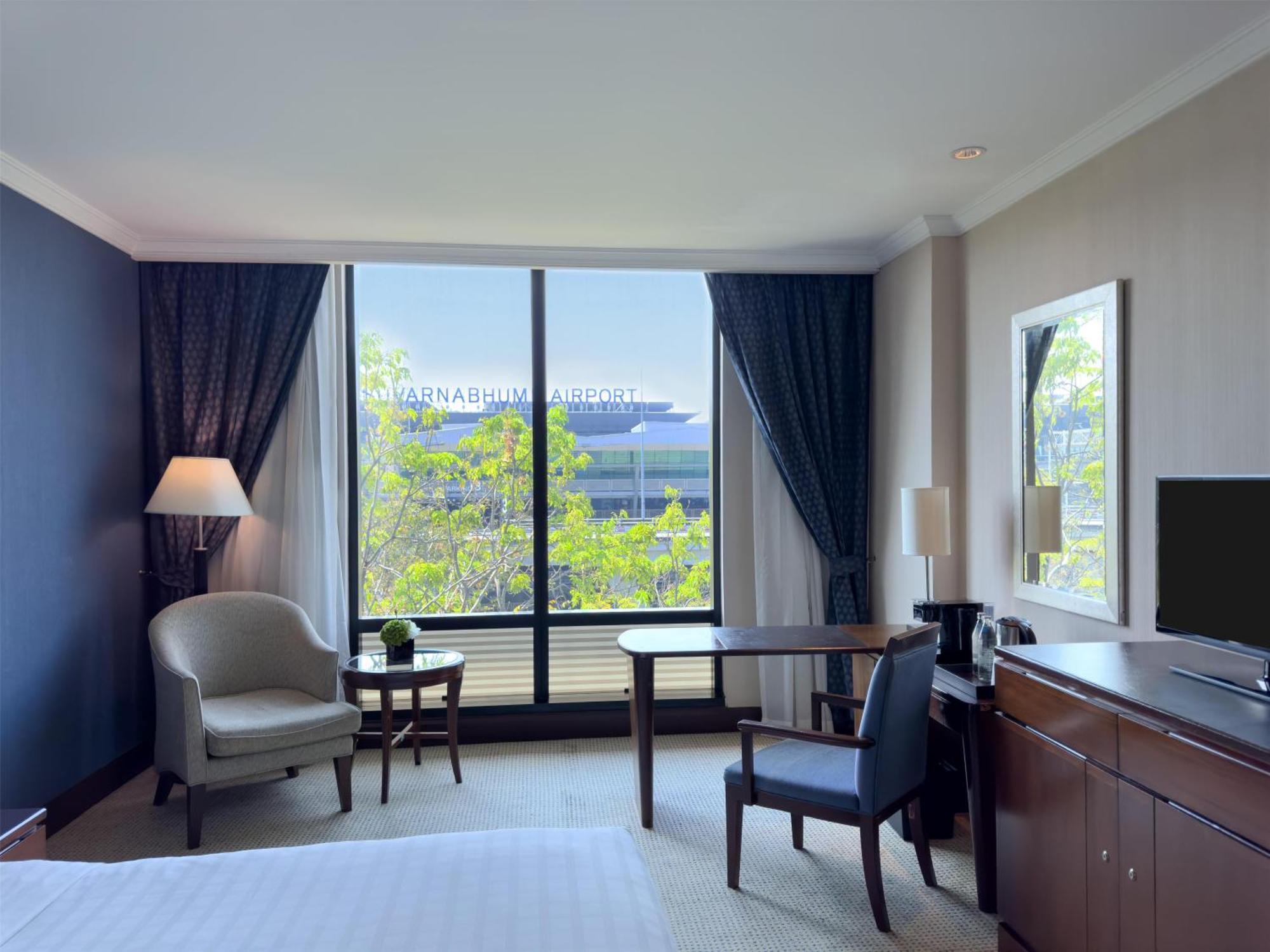 King Room with Airport View