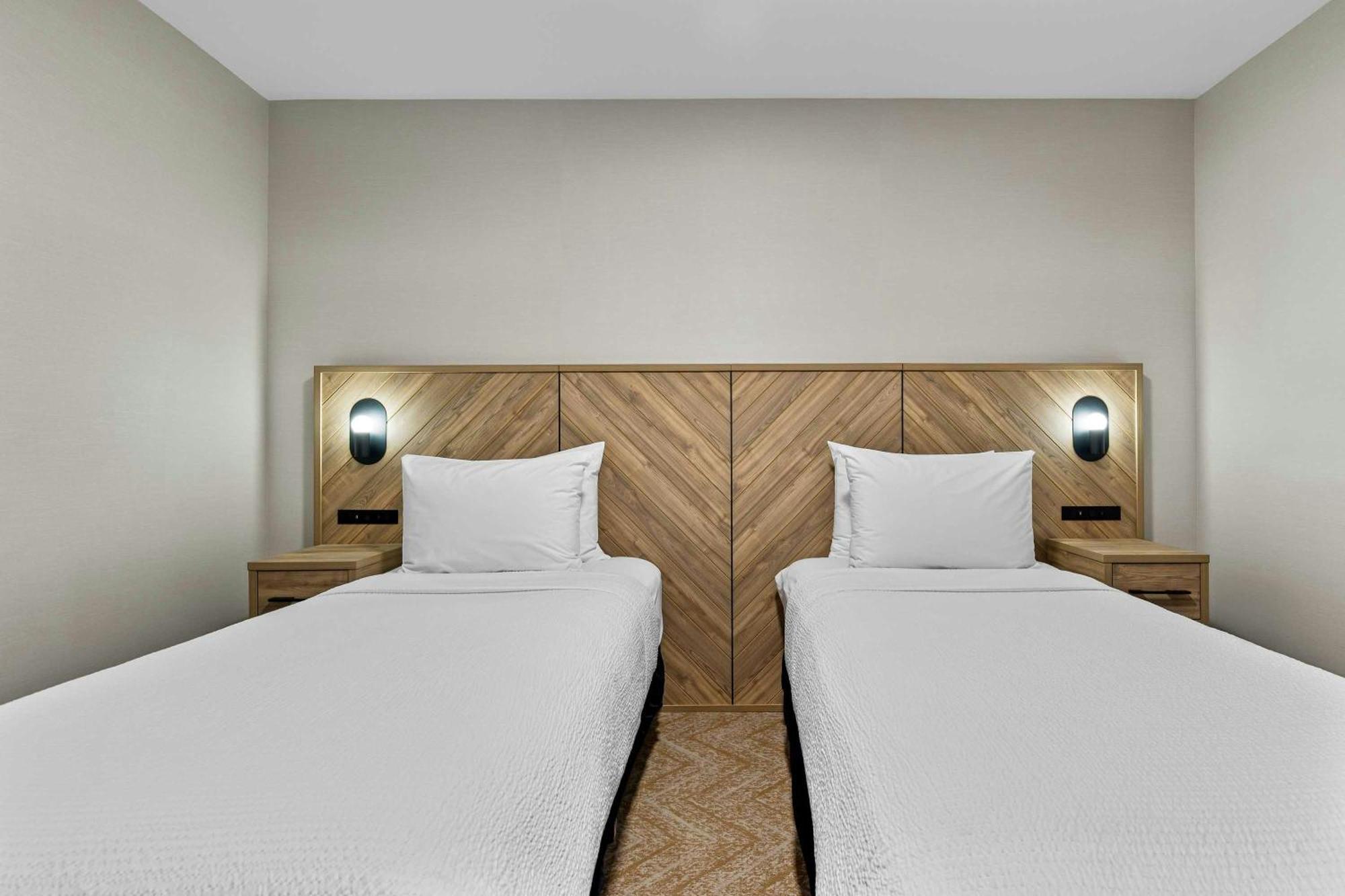 Family Suite, 1 King Bed, 2 Single Beds, Kitchenette
