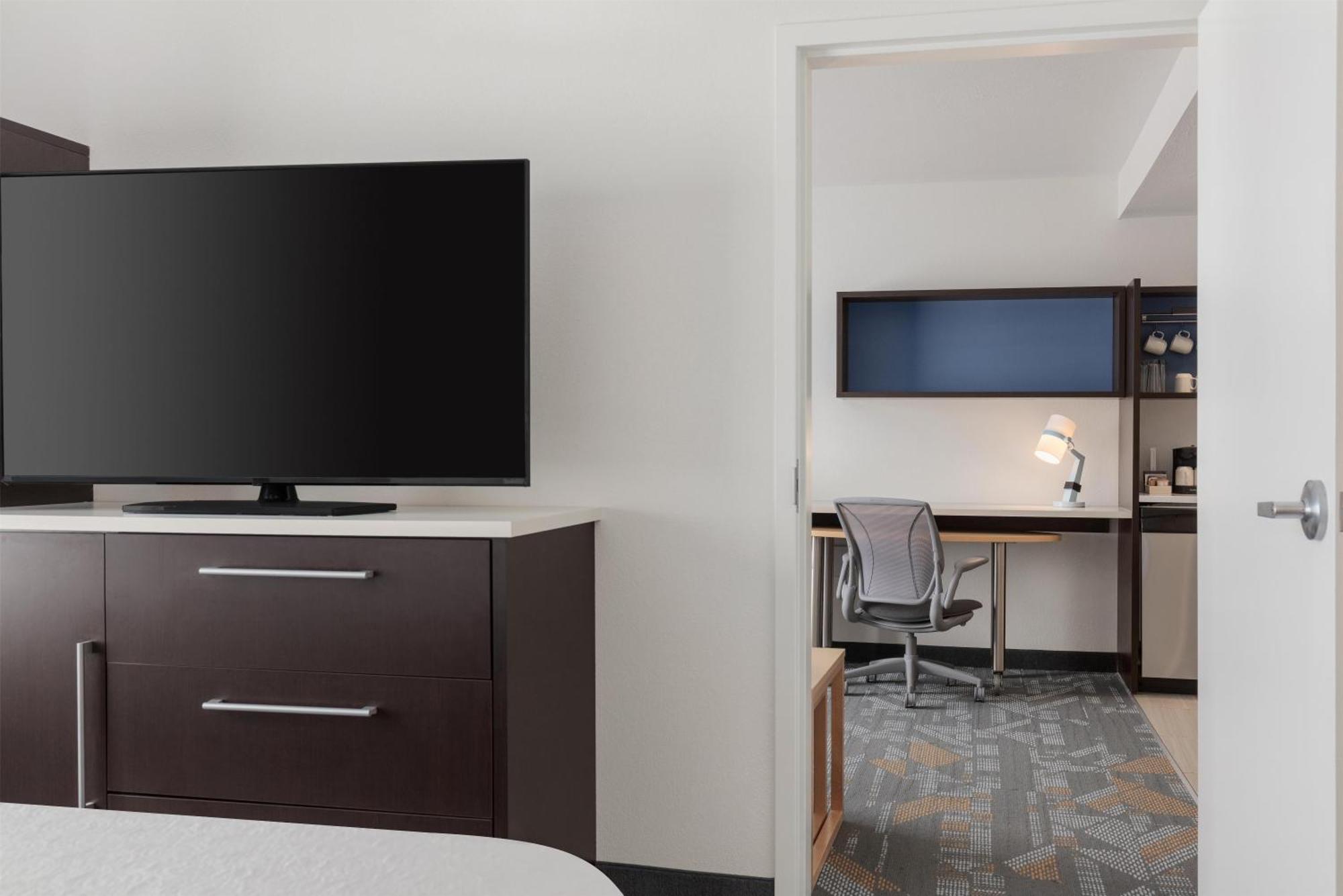 One-Bedroom King Suite Non-Smoking