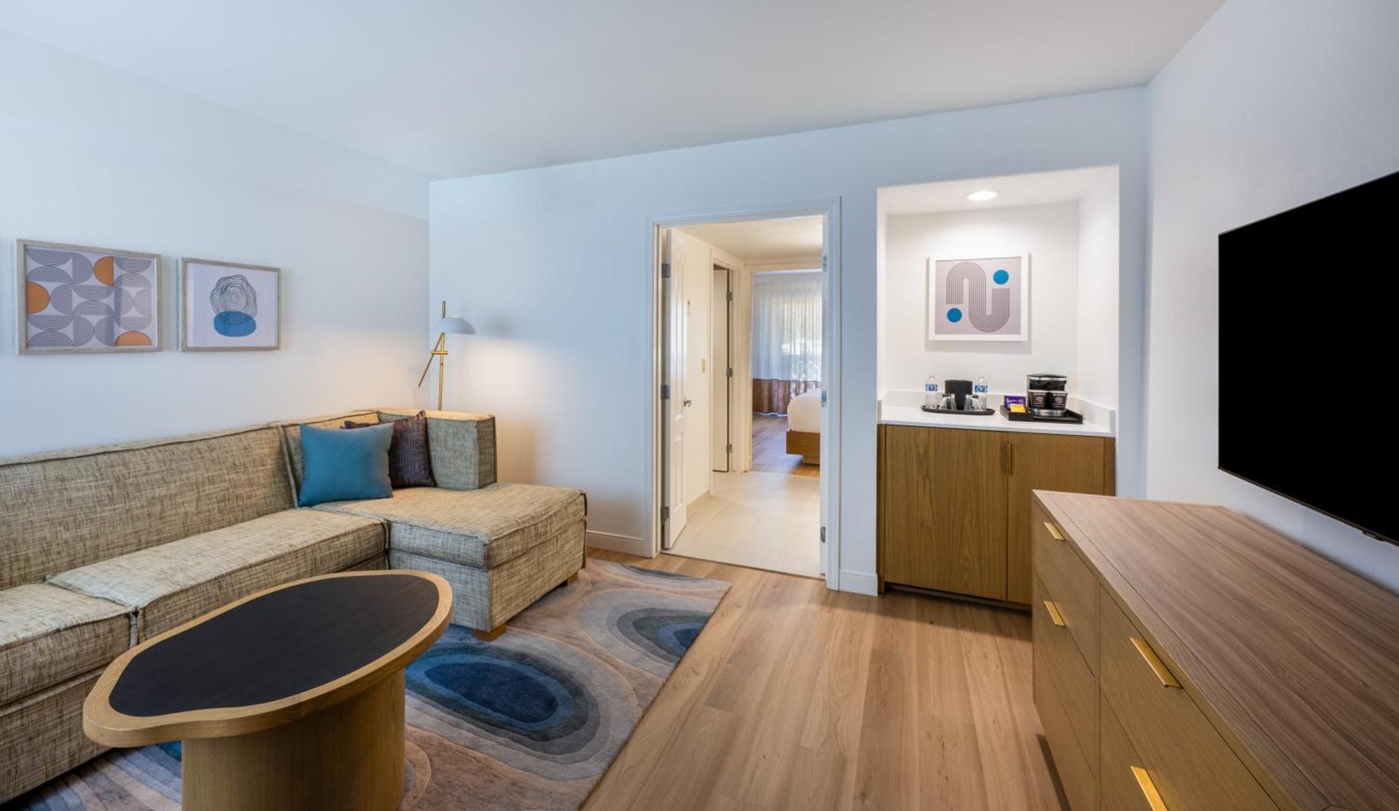 One-Bedroom King Suite Queen Sofa Bed Courtyard View
