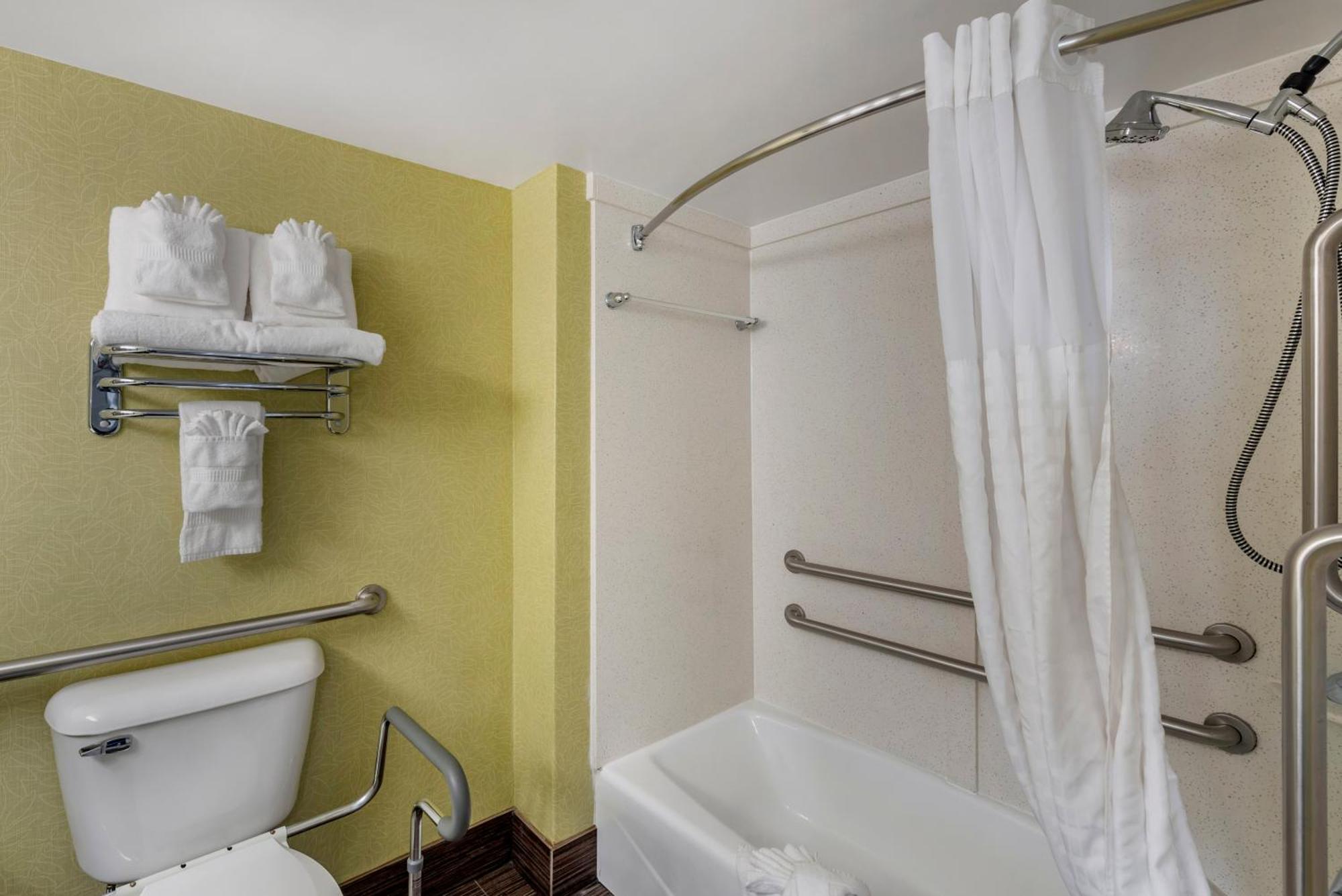 King Suite Accessible Tub Non-Smoking