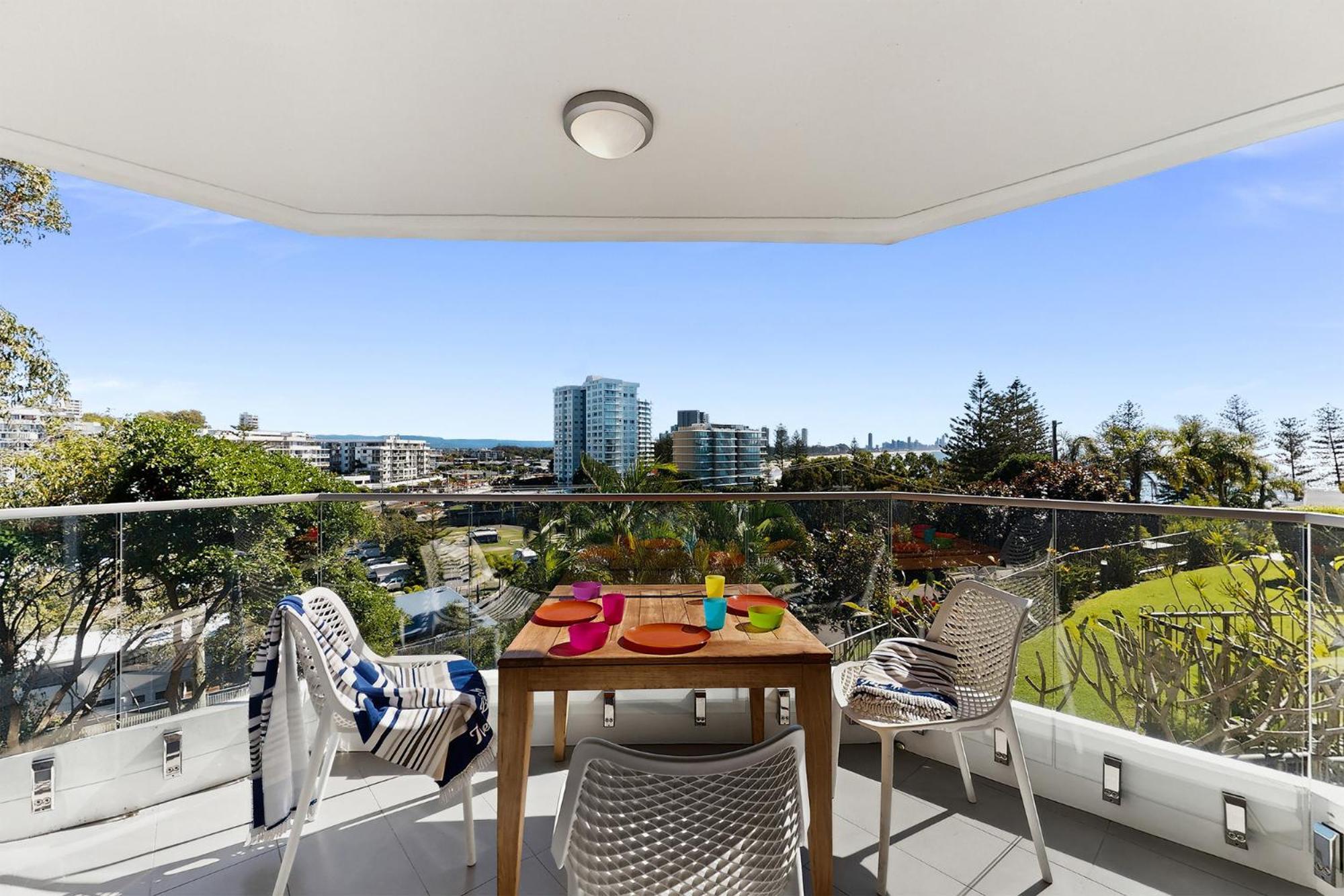 Day Time Explorer Three-Bedroom Ocean Glimpses Apartment