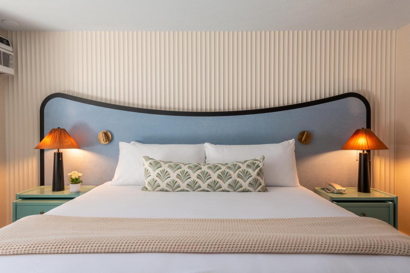 Clover Fireplace King