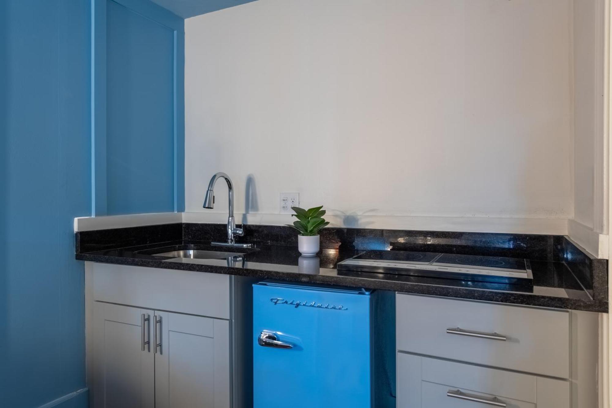 2 Queen Efficiency Suite Pet Friendly-fee applies
