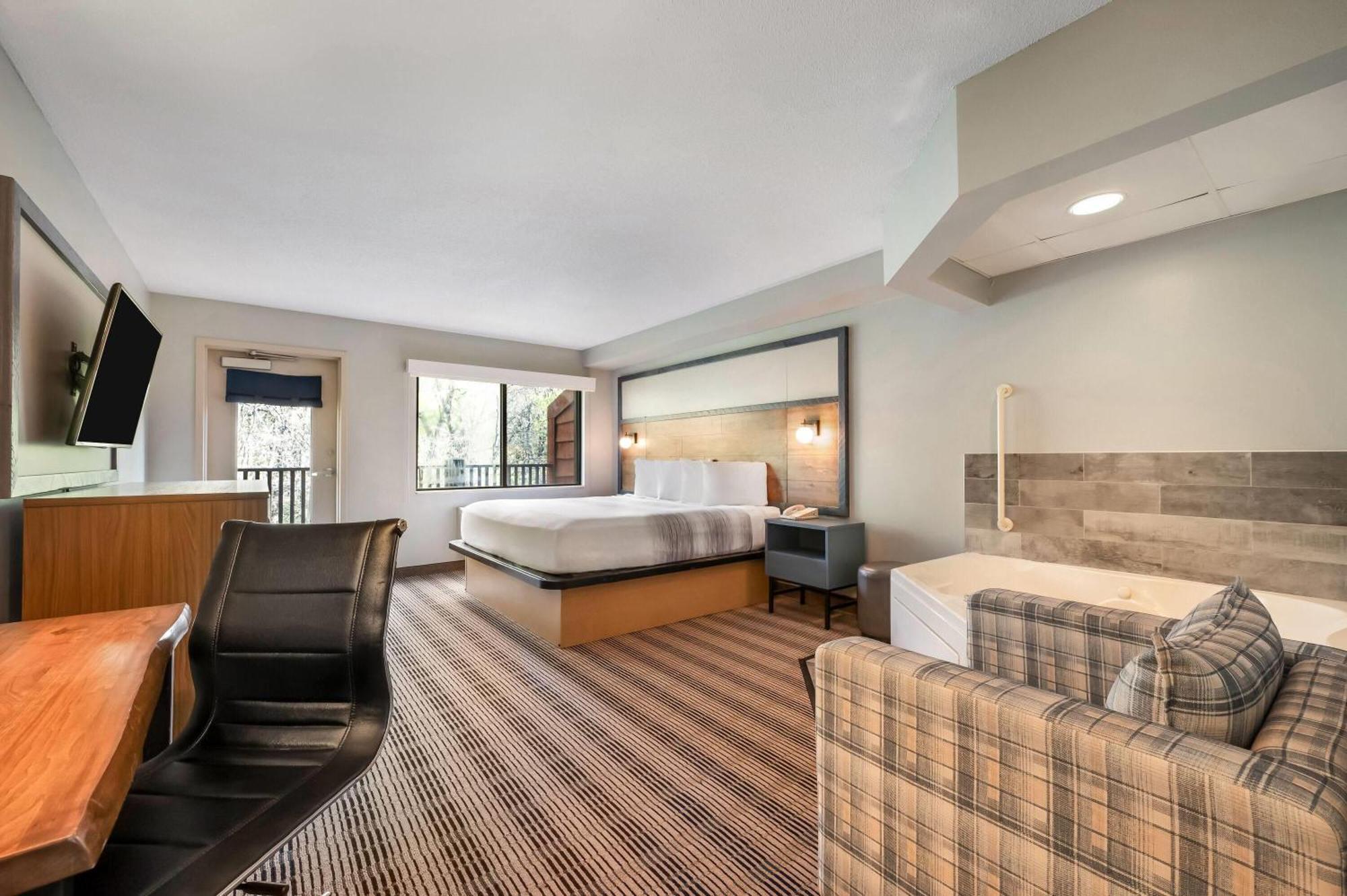 King Room with Jetted Tub and Forest View with Balcony - Non-Smoking
