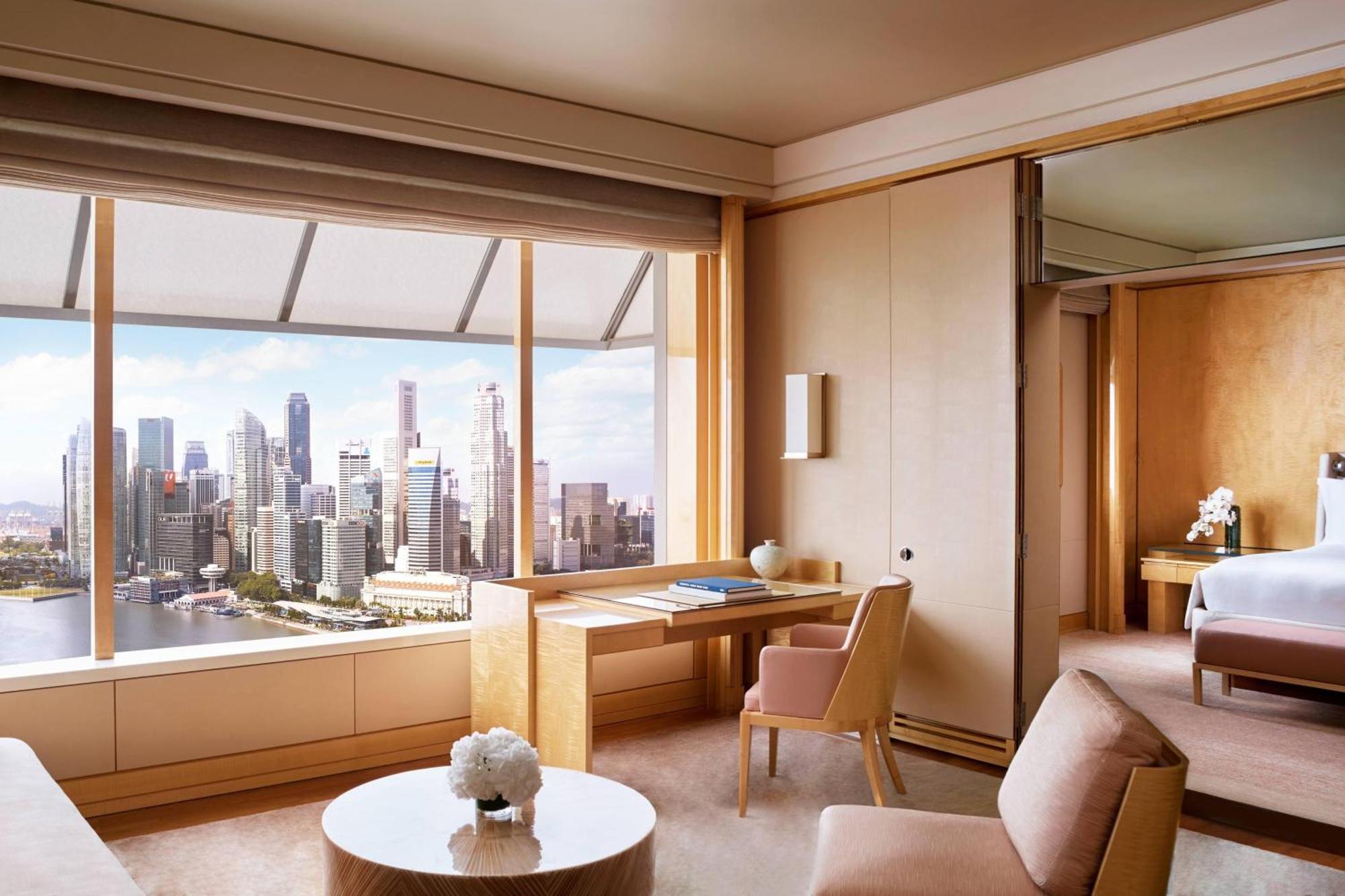 Club Deluxe Suite, 1 King Bed, Marina Bay View, Lounge Access