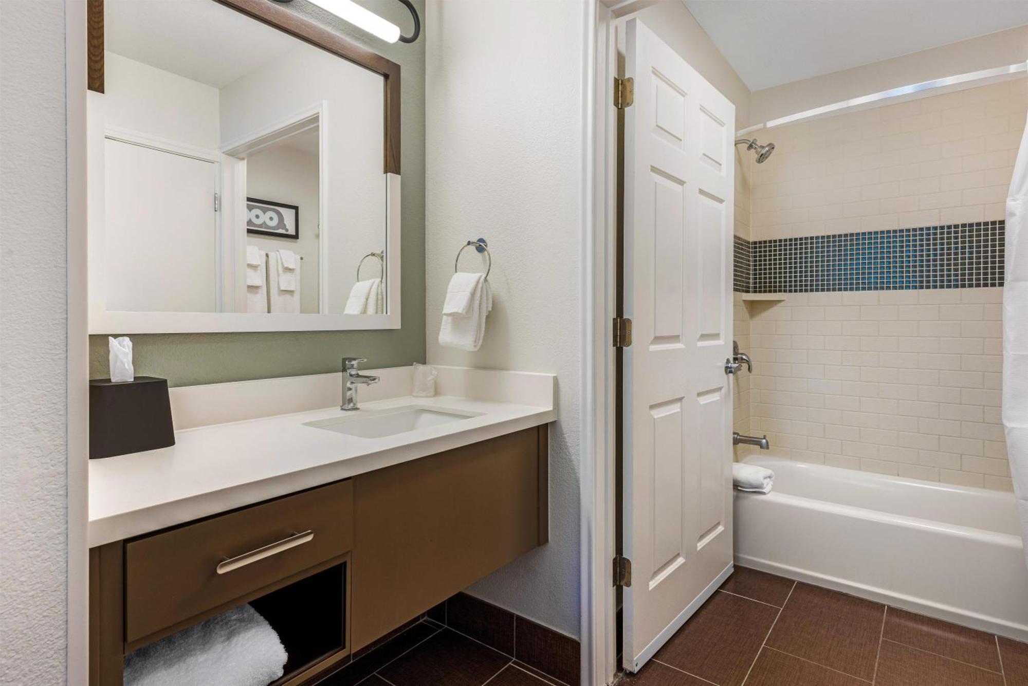 One-Bedroom King Suite