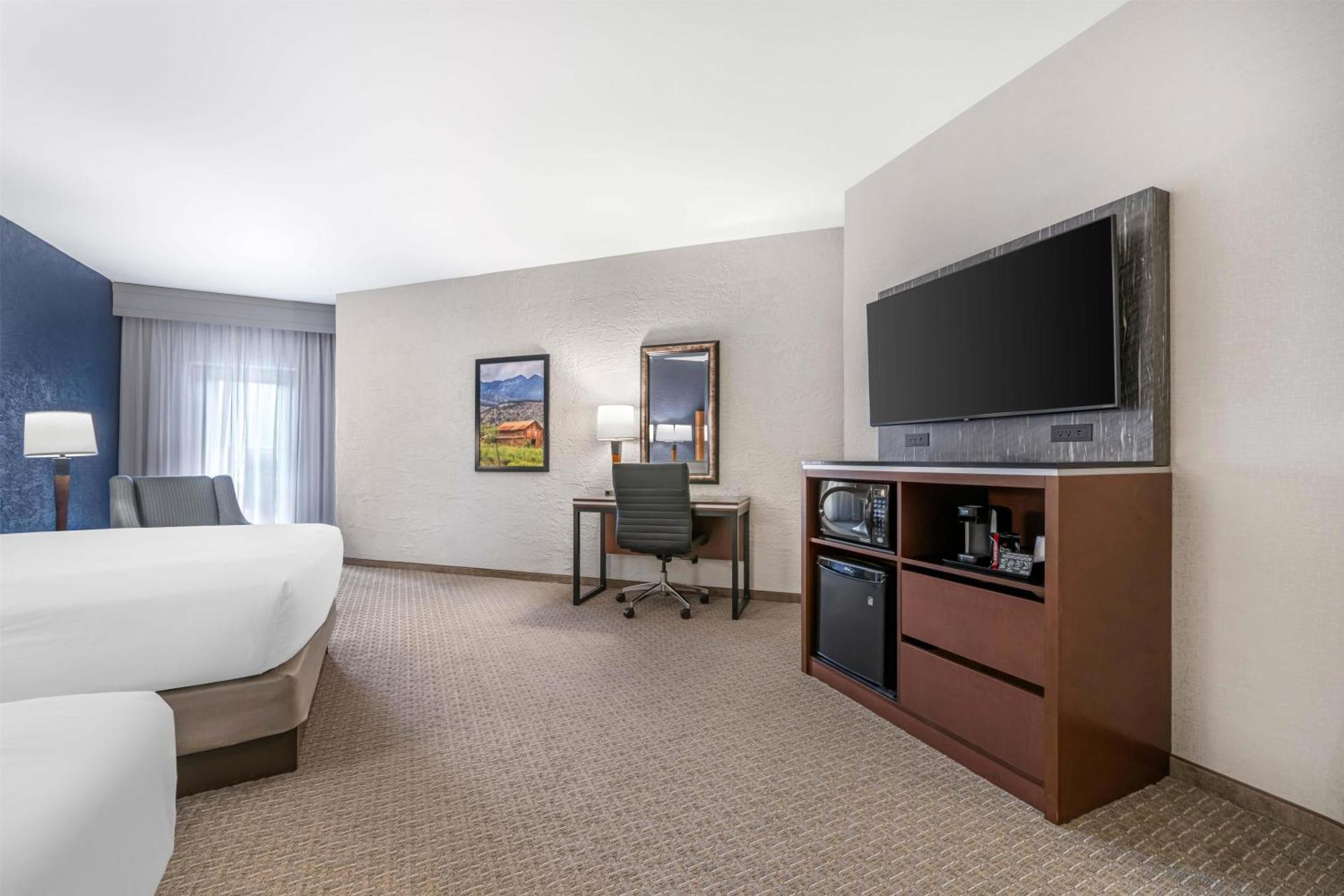 Deluxe Two Queen Beds Terrace
