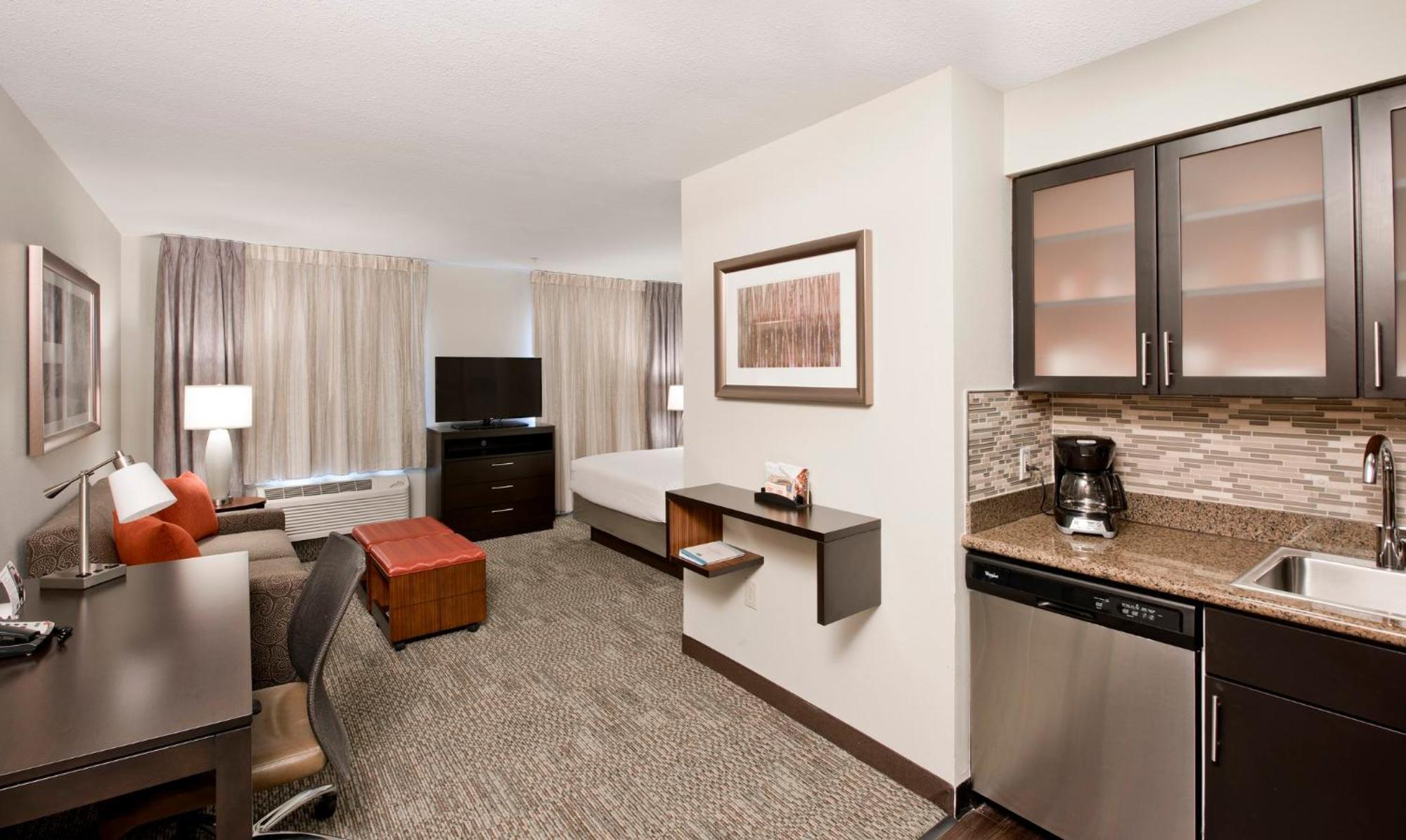 Studio Queen Suite