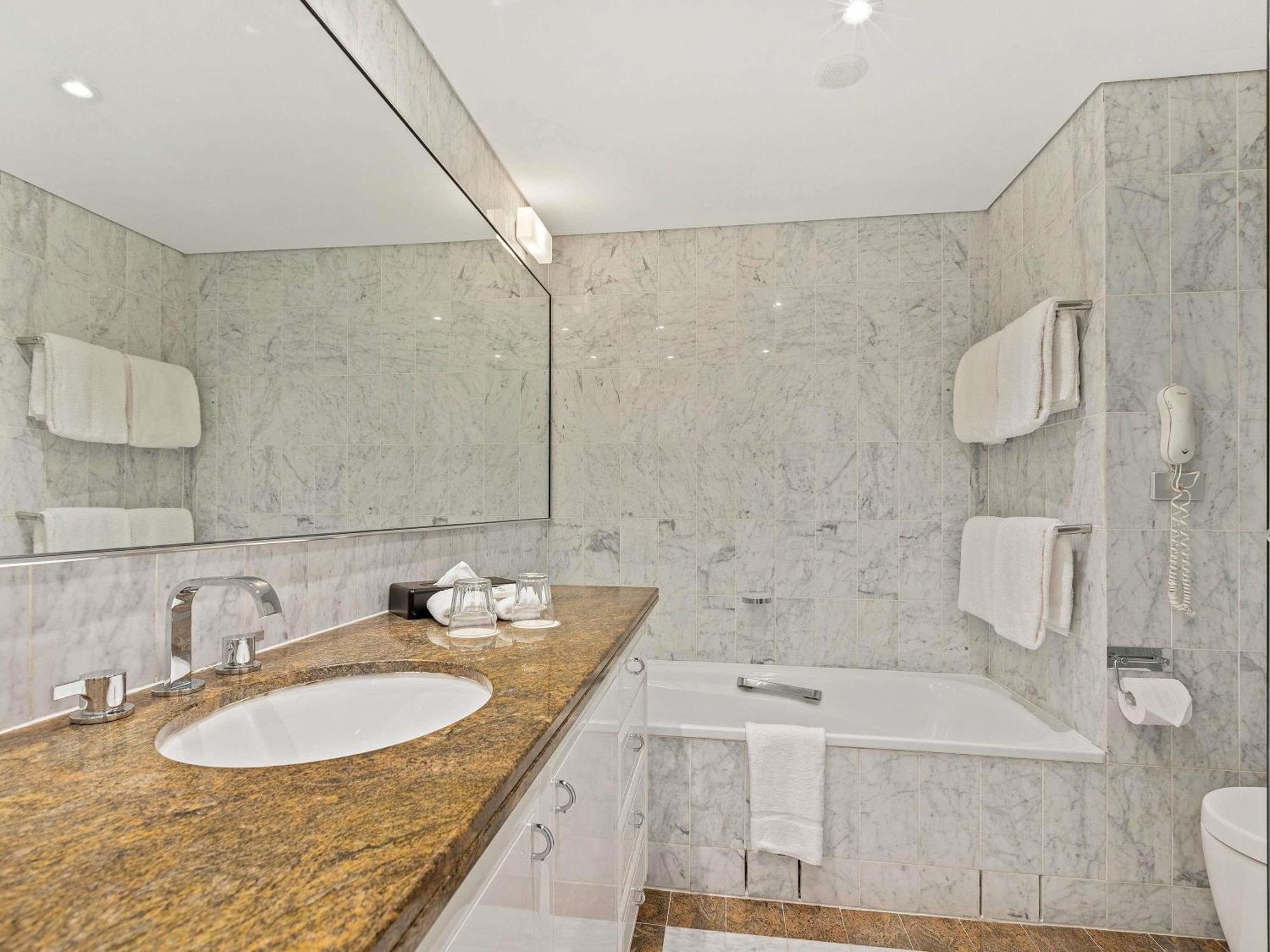 Premium King Apartment with City View