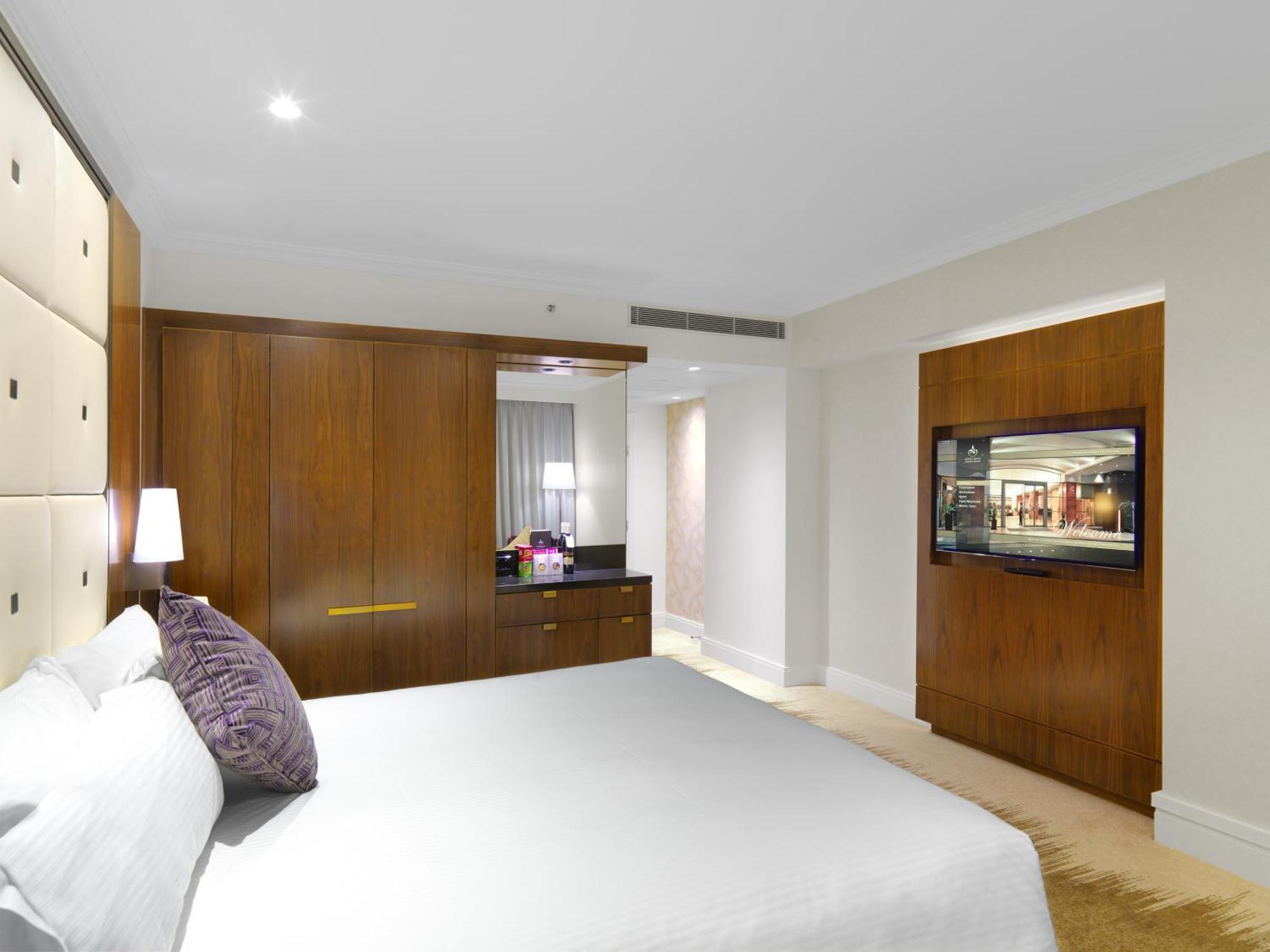 Deluxe Tower King Room