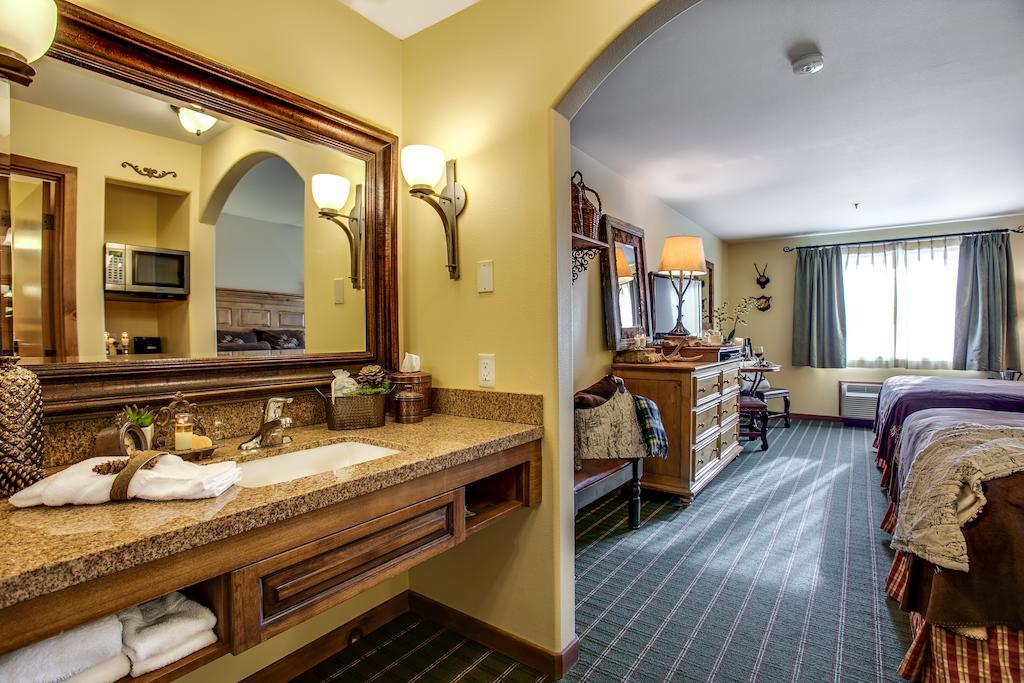 Queen Room Two Queen Beds