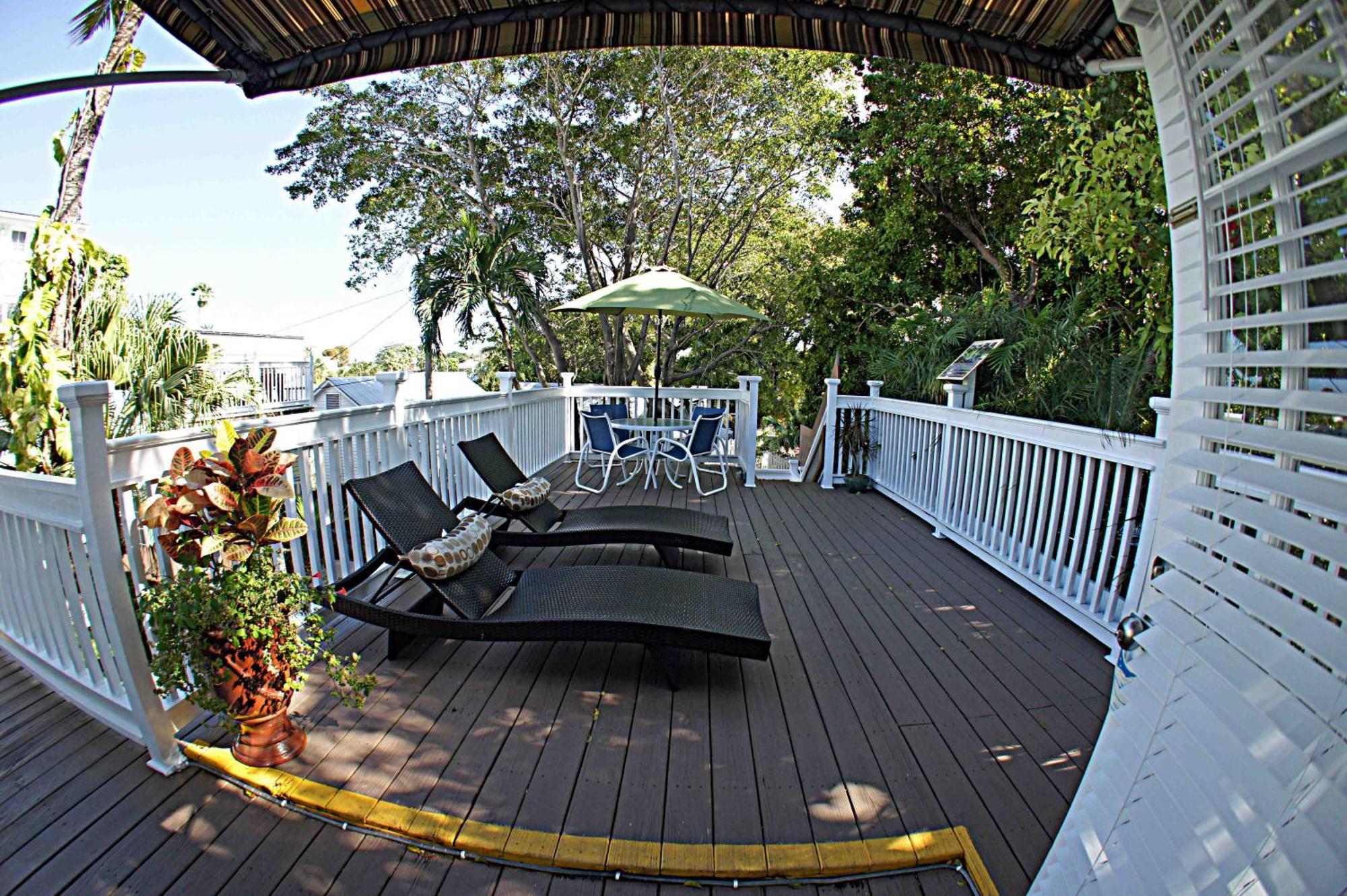Deluxe King Room with Terrace