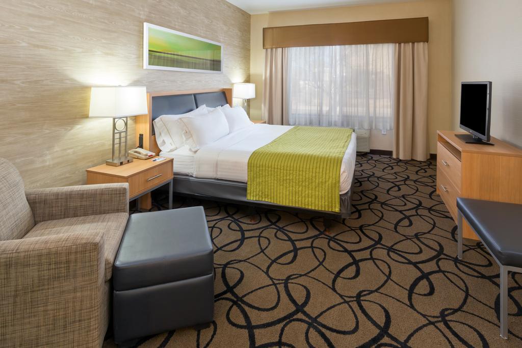 Standard King Room - Communications Accessible