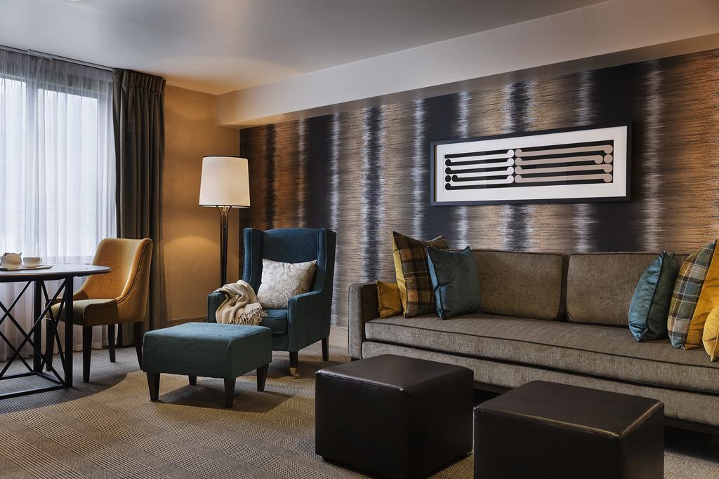 One-Bedroom King Suite with Garden View