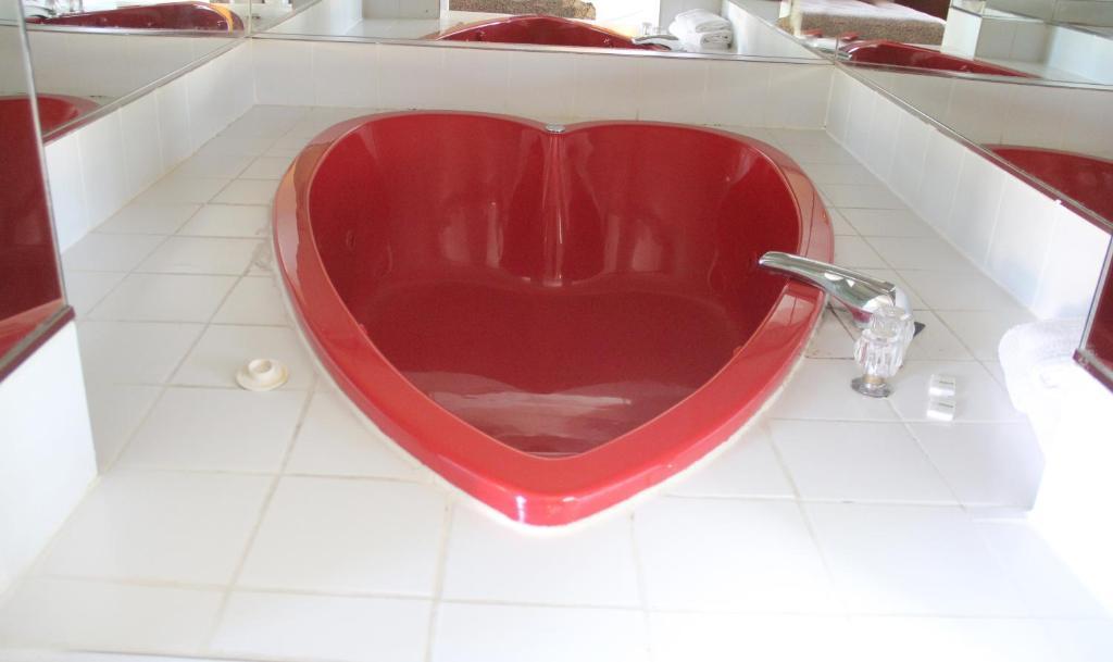 Honeymoon Suite with Hot Tub