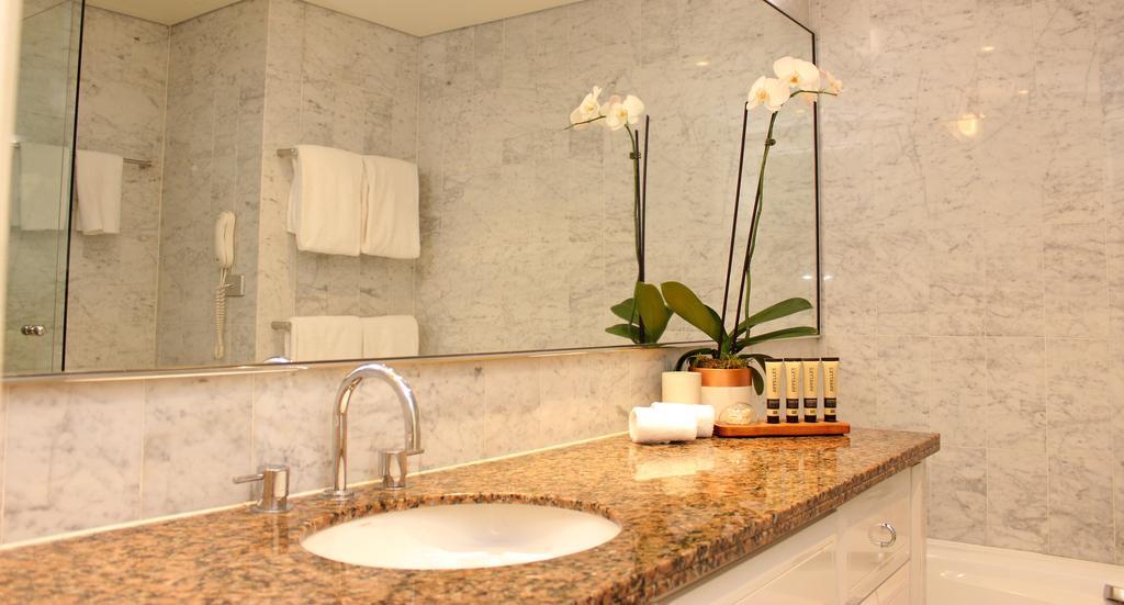 Superior One-Bedroom Apartment with City View