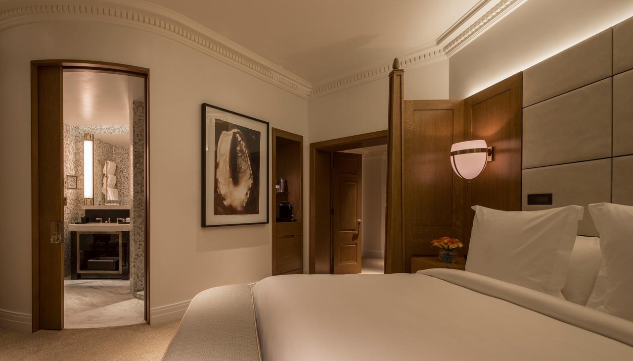 Deluxe Room King Bed