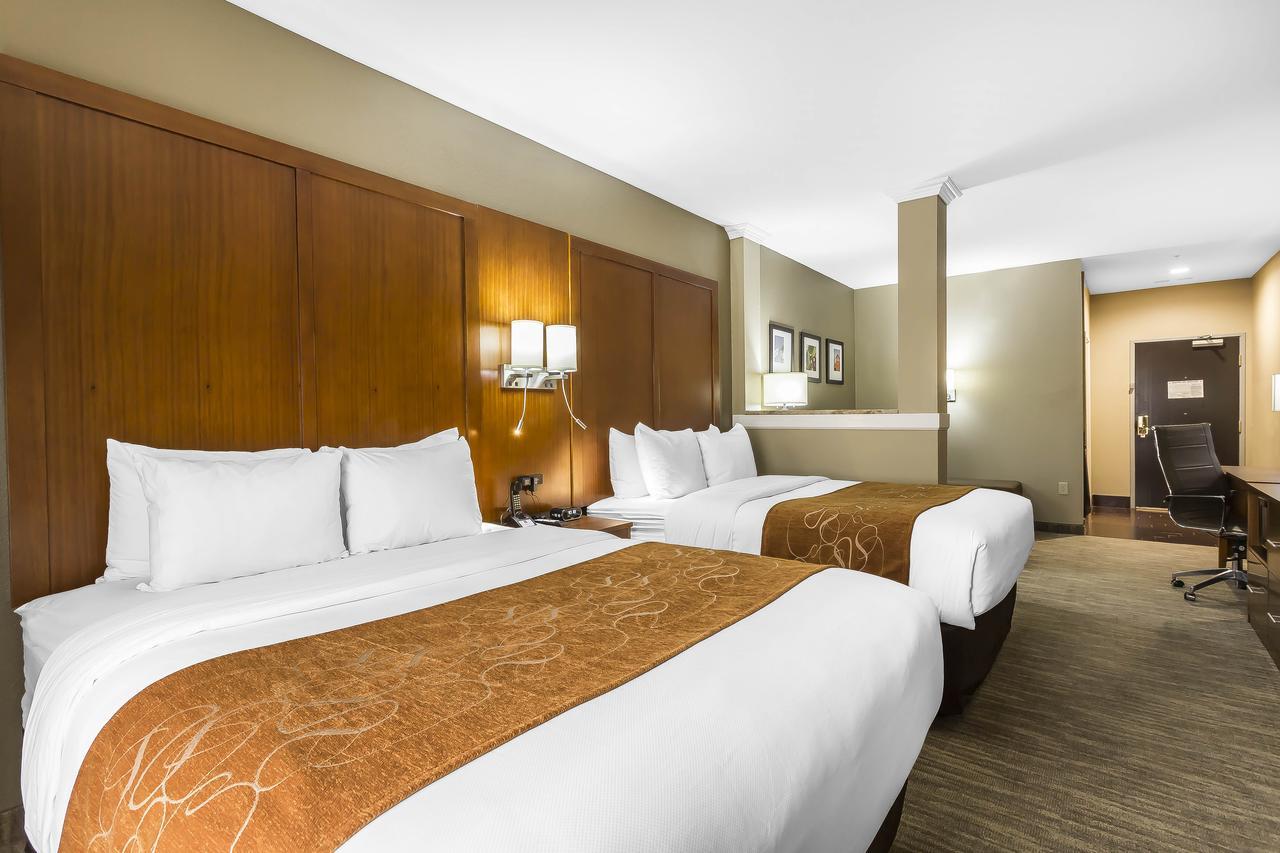 Queen Suite with Two Queen Beds
