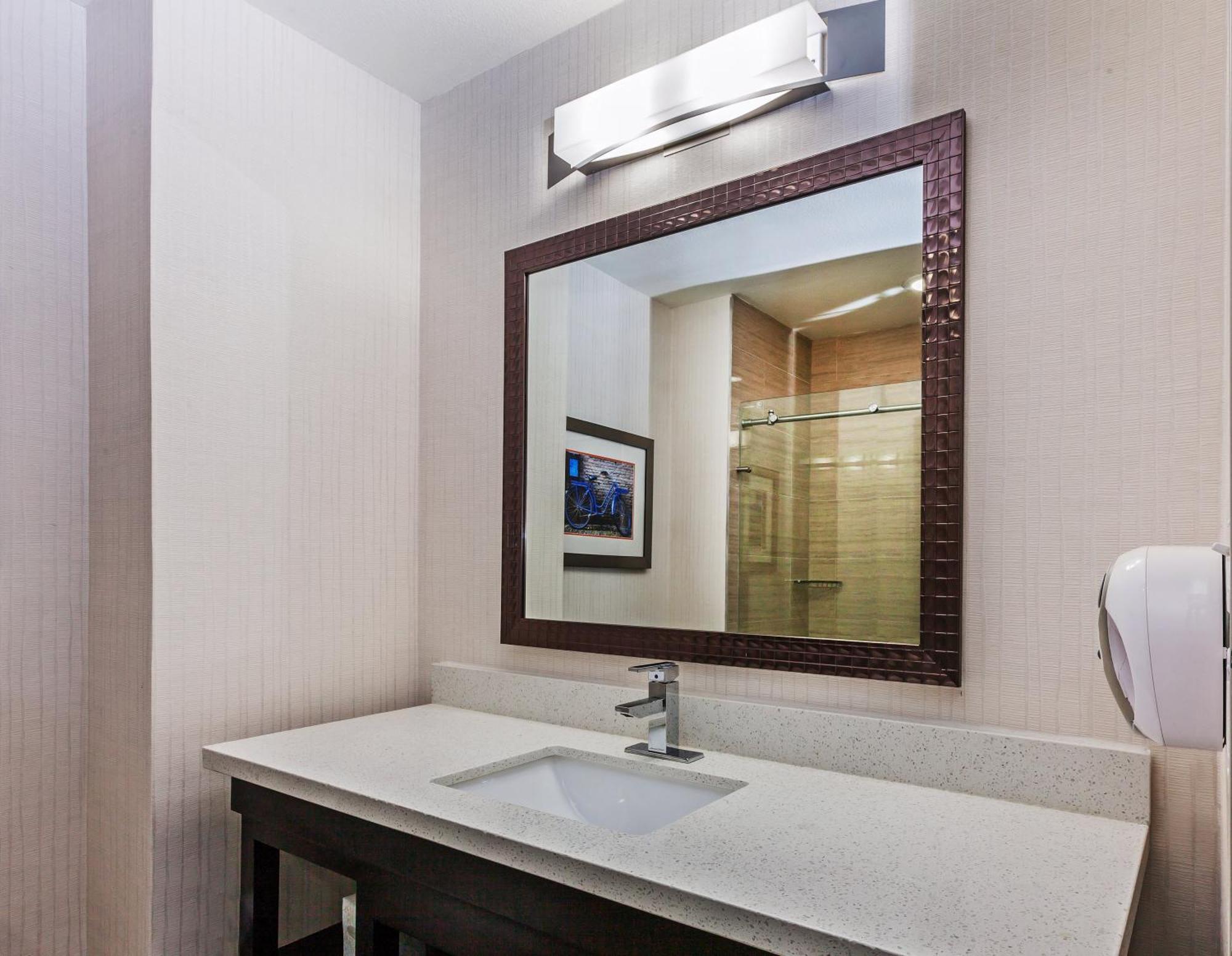 King Suite with Pool View