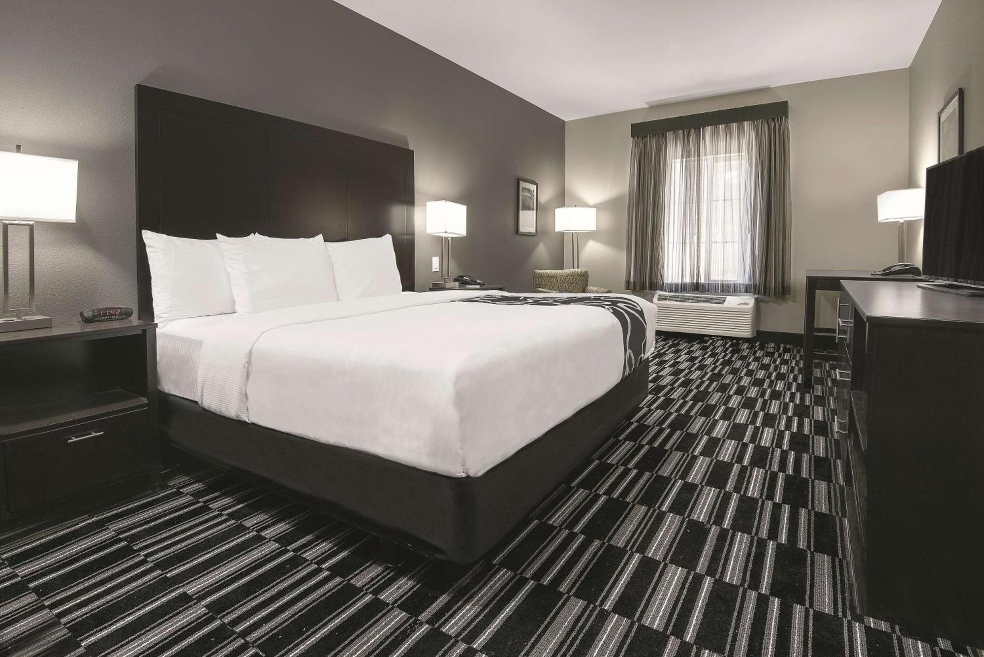 King Room with Mobility/Hearing Impaired Access - Non-Smoking